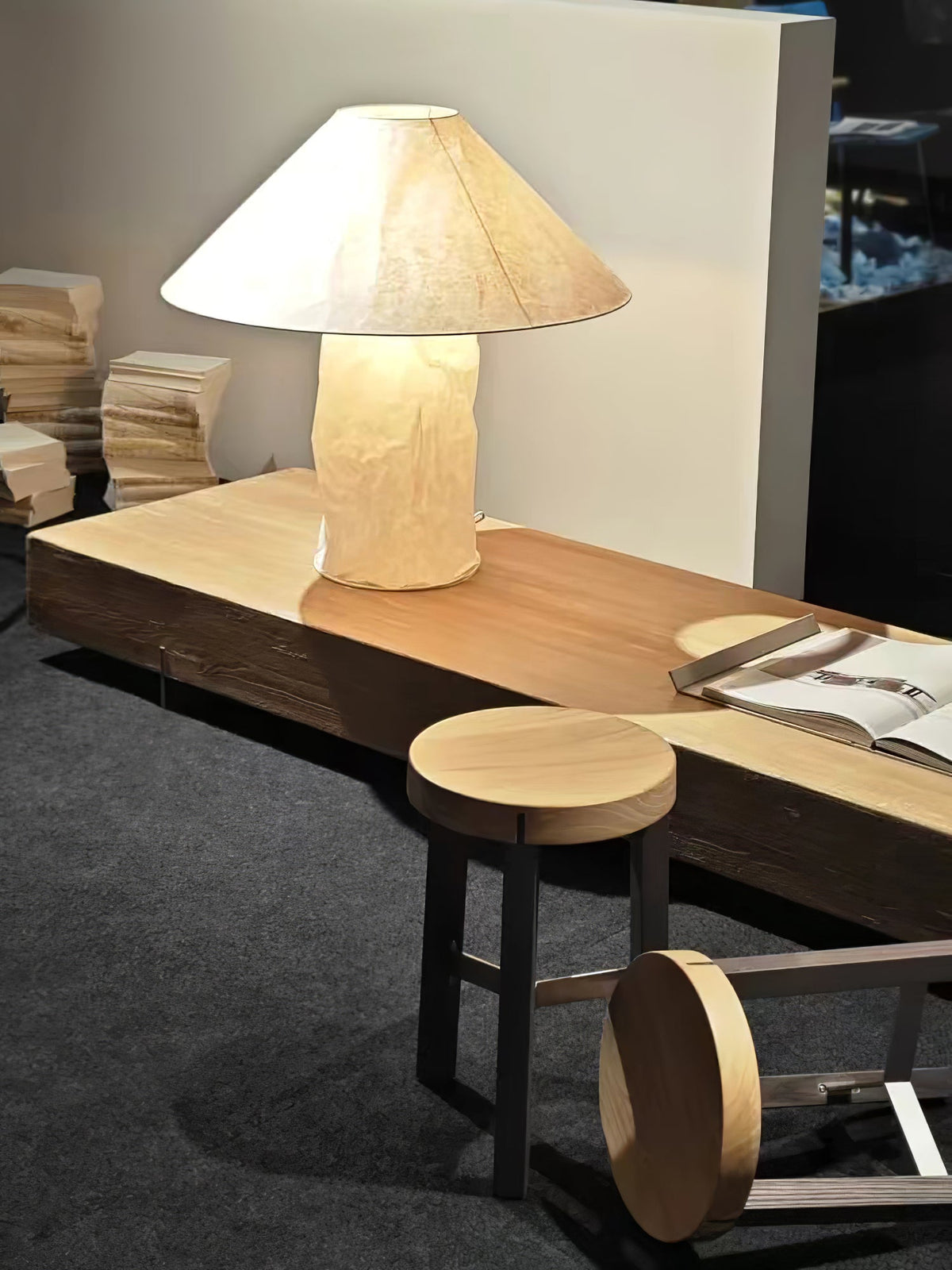 Lalemu Tischlampe aus Papier im künstlerischen Stil