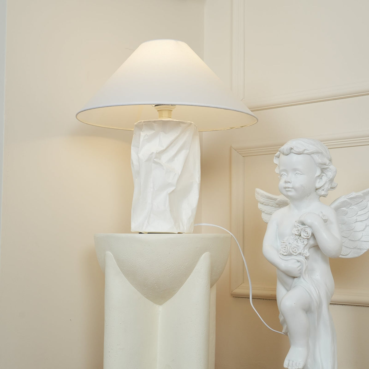 Lalemu Tischlampe aus Papier im künstlerischen Stil