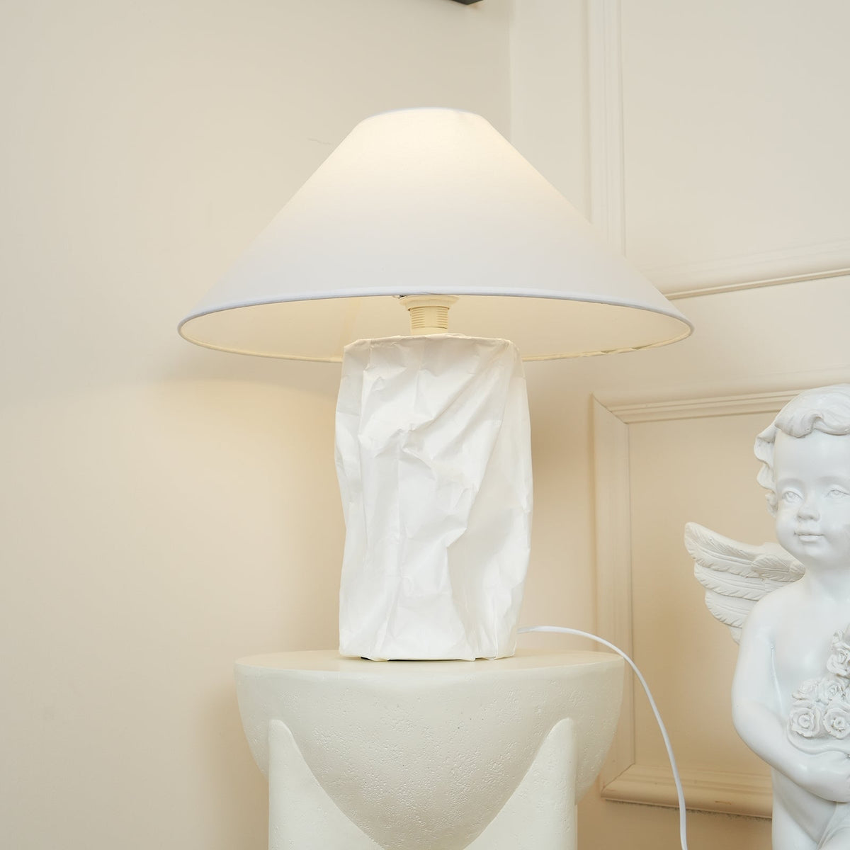 Lalemu Tischlampe aus Papier im künstlerischen Stil
