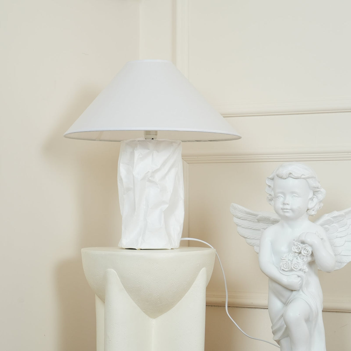 Lalemu Tischlampe aus Papier im künstlerischen Stil