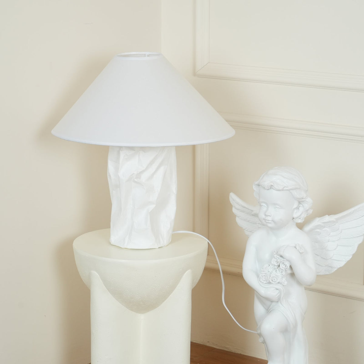 Lalemu Tischlampe aus Papier im künstlerischen Stil
