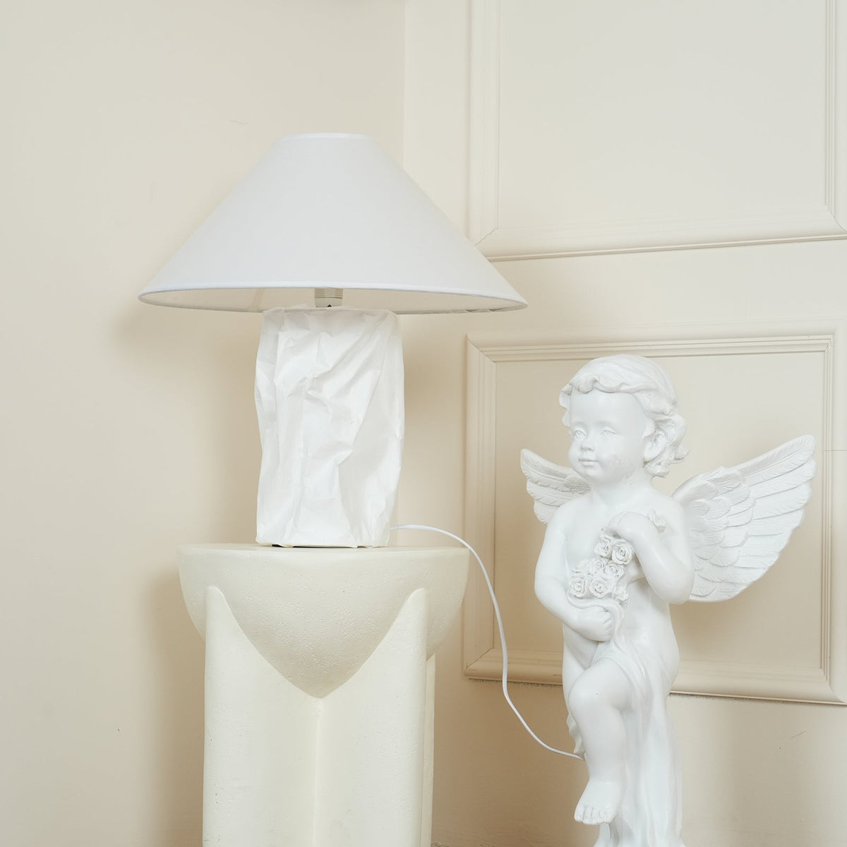 Lalemu Tischlampe aus Papier im künstlerischen Stil