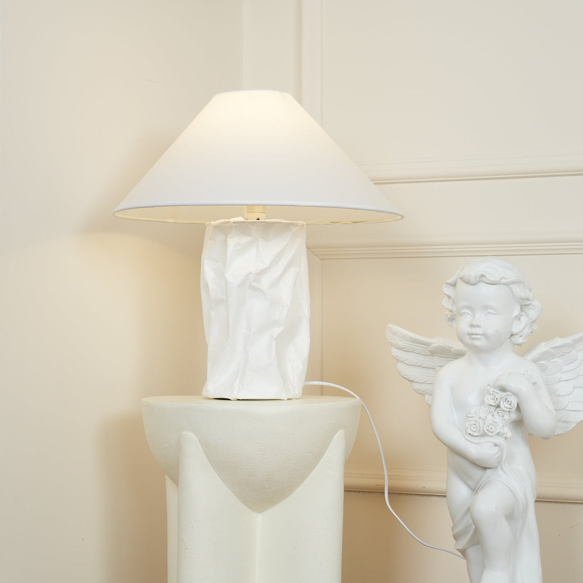 Lalemu Tischlampe aus Papier im künstlerischen Stil