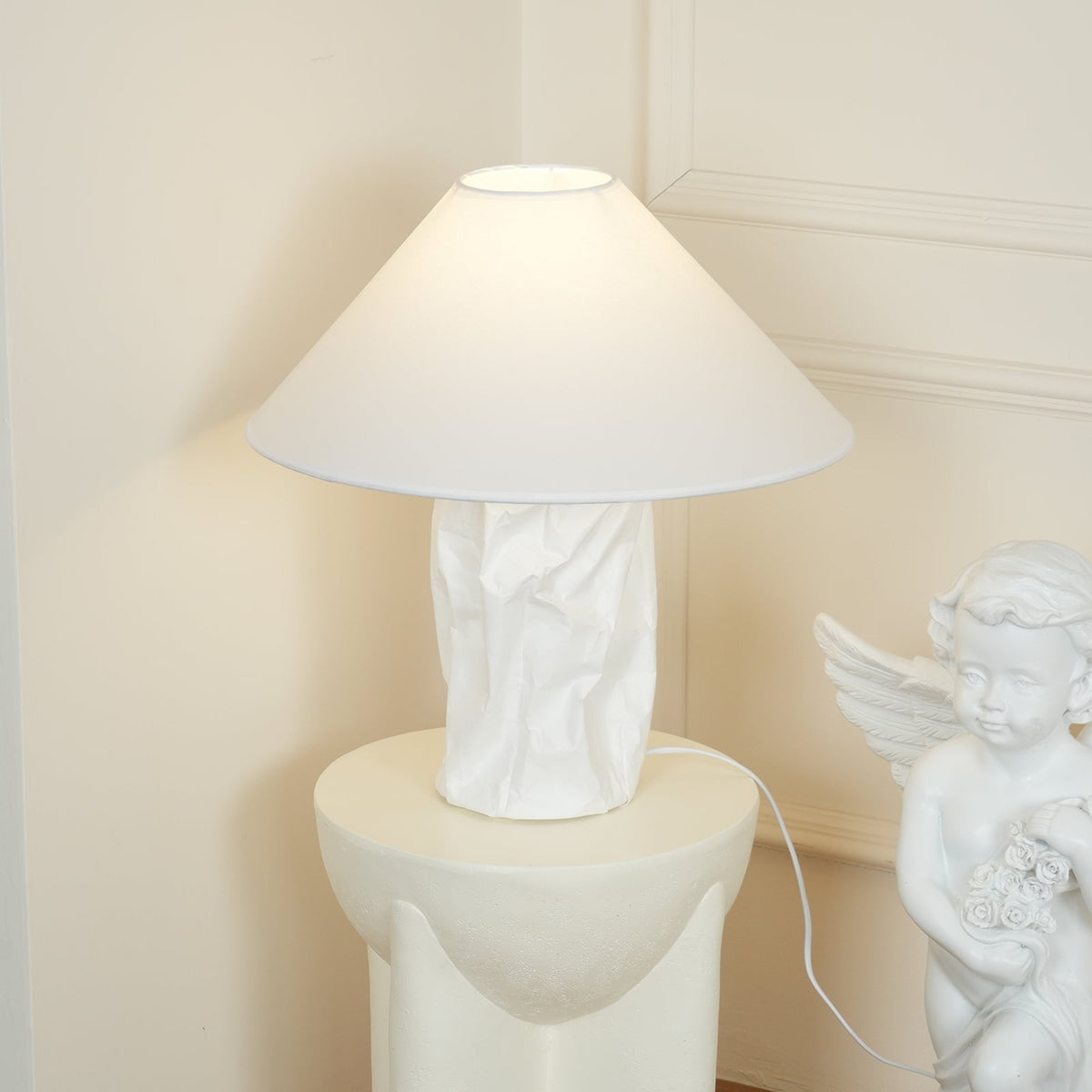 Lalemu Tischlampe aus Papier im künstlerischen Stil