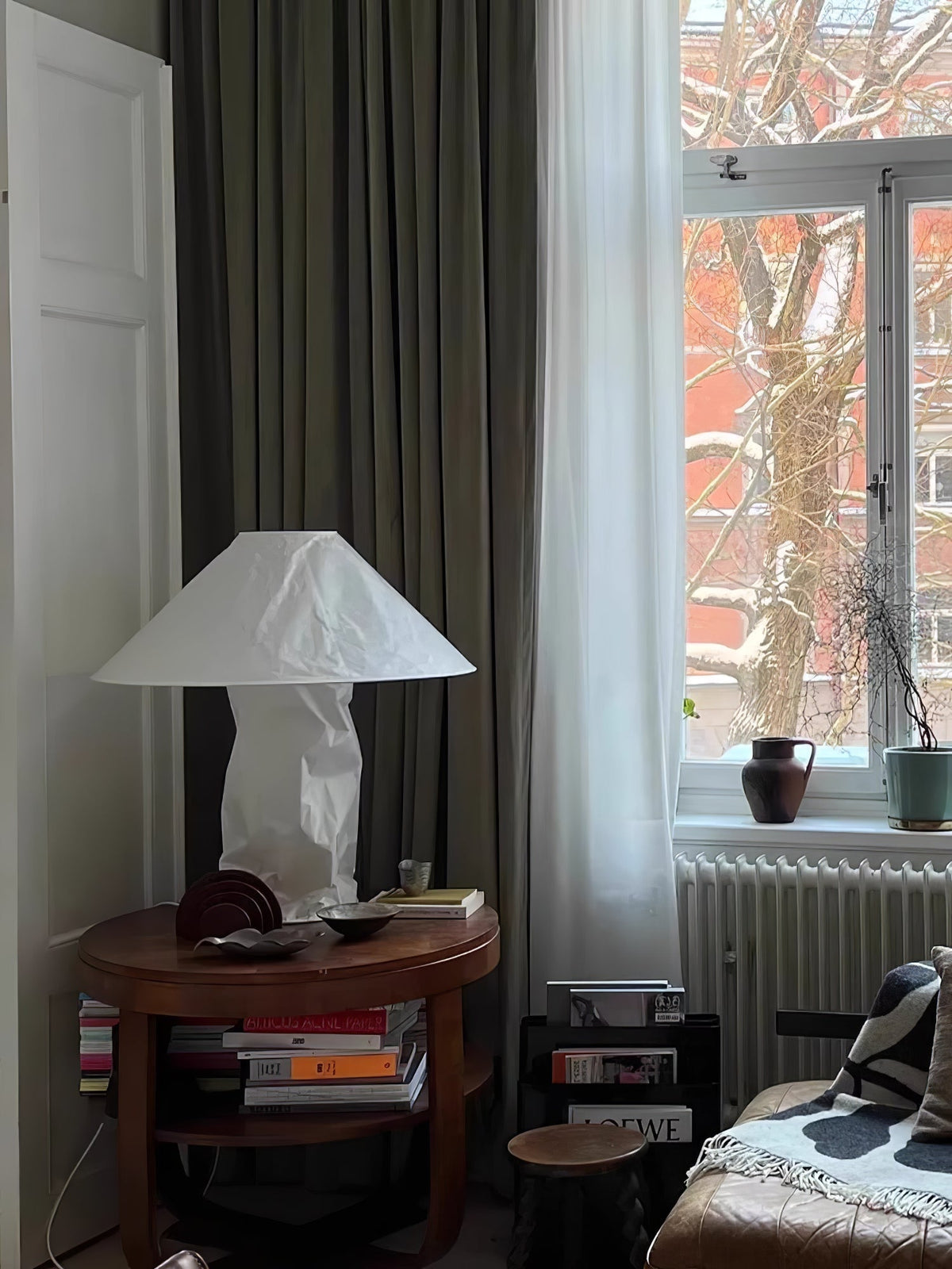Lalemu Tischlampe aus Papier im künstlerischen Stil