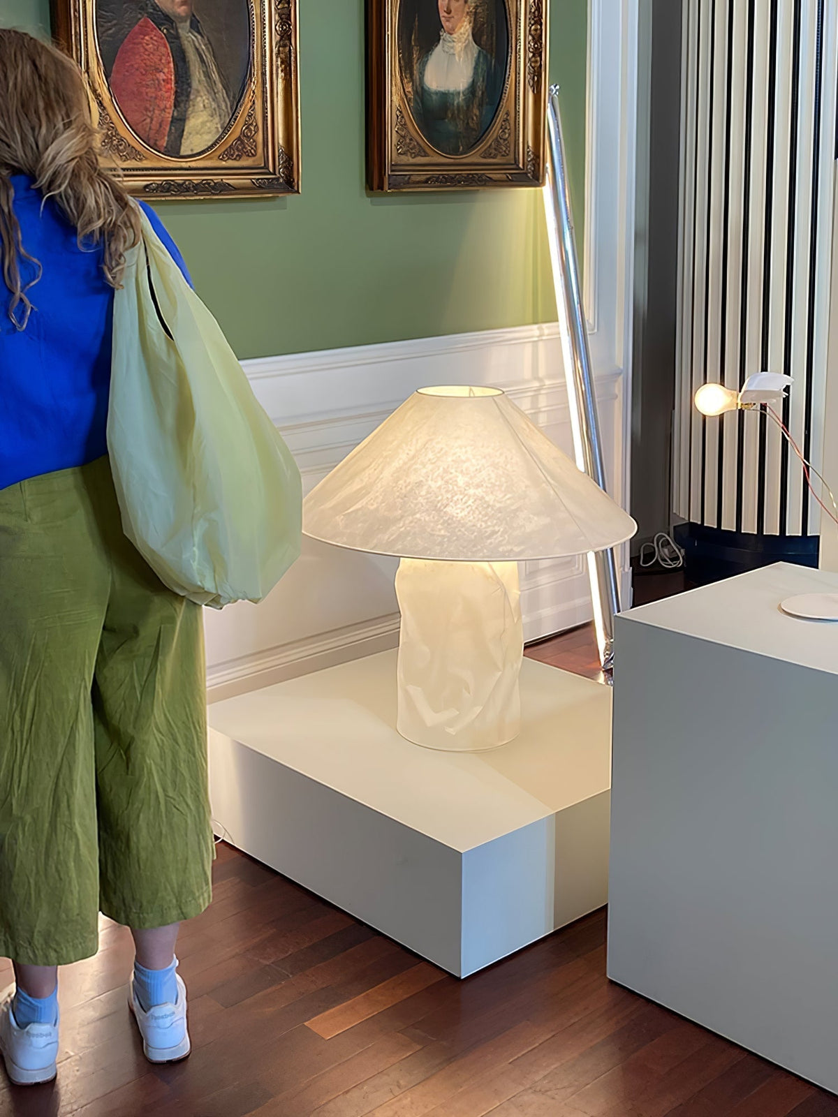 Lalemu Tischlampe aus Papier im künstlerischen Stil