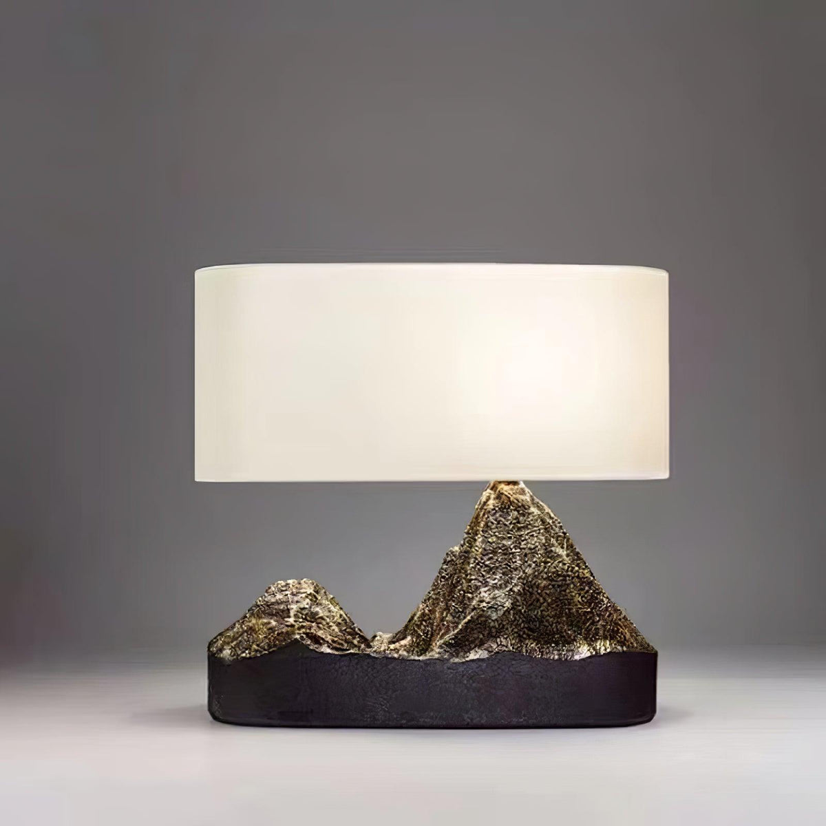 Della Tischleuchte aus Kunstharz in Naturtönen