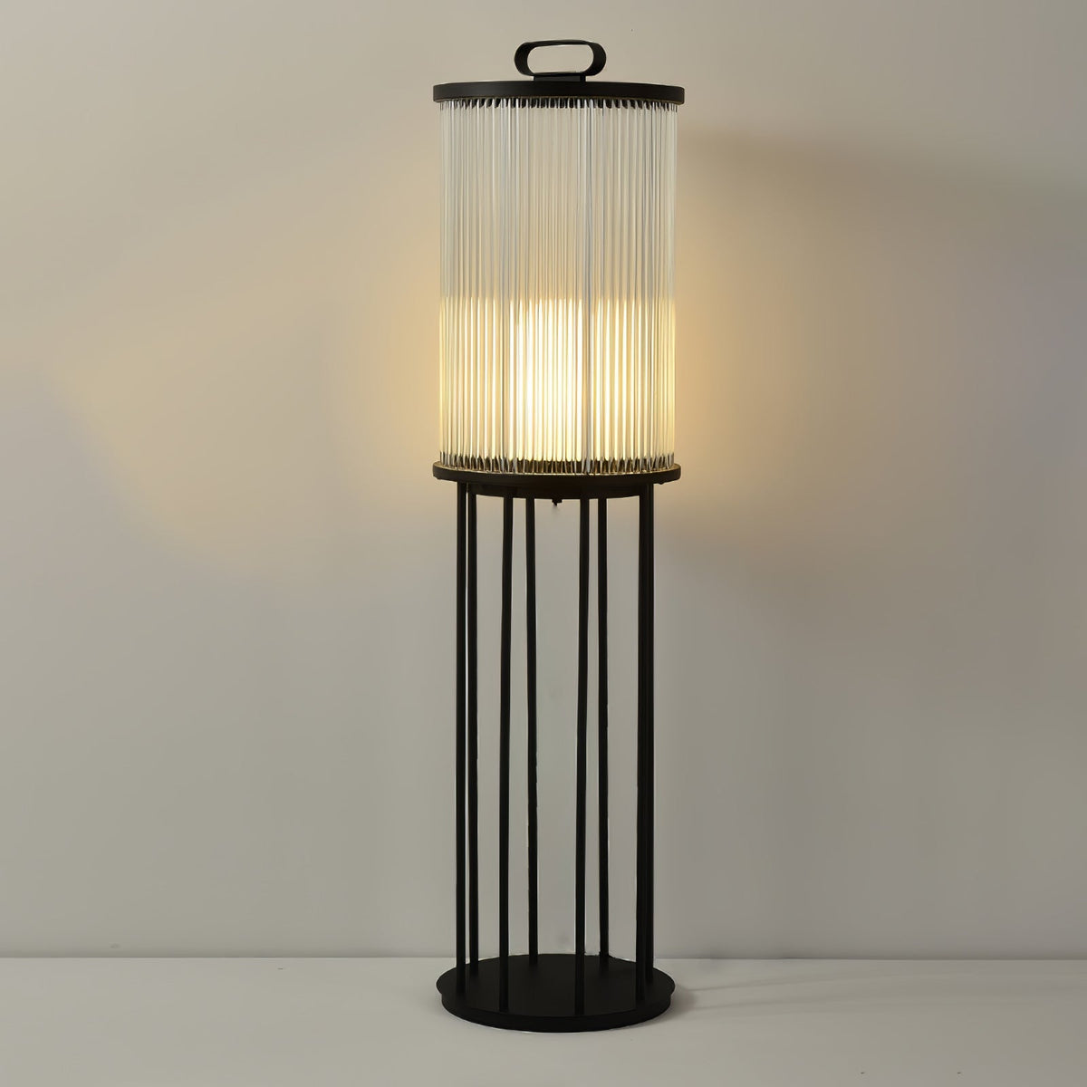 Niri Stehleuchte aus Edelstahl und Acryl im minimalistischen Stil