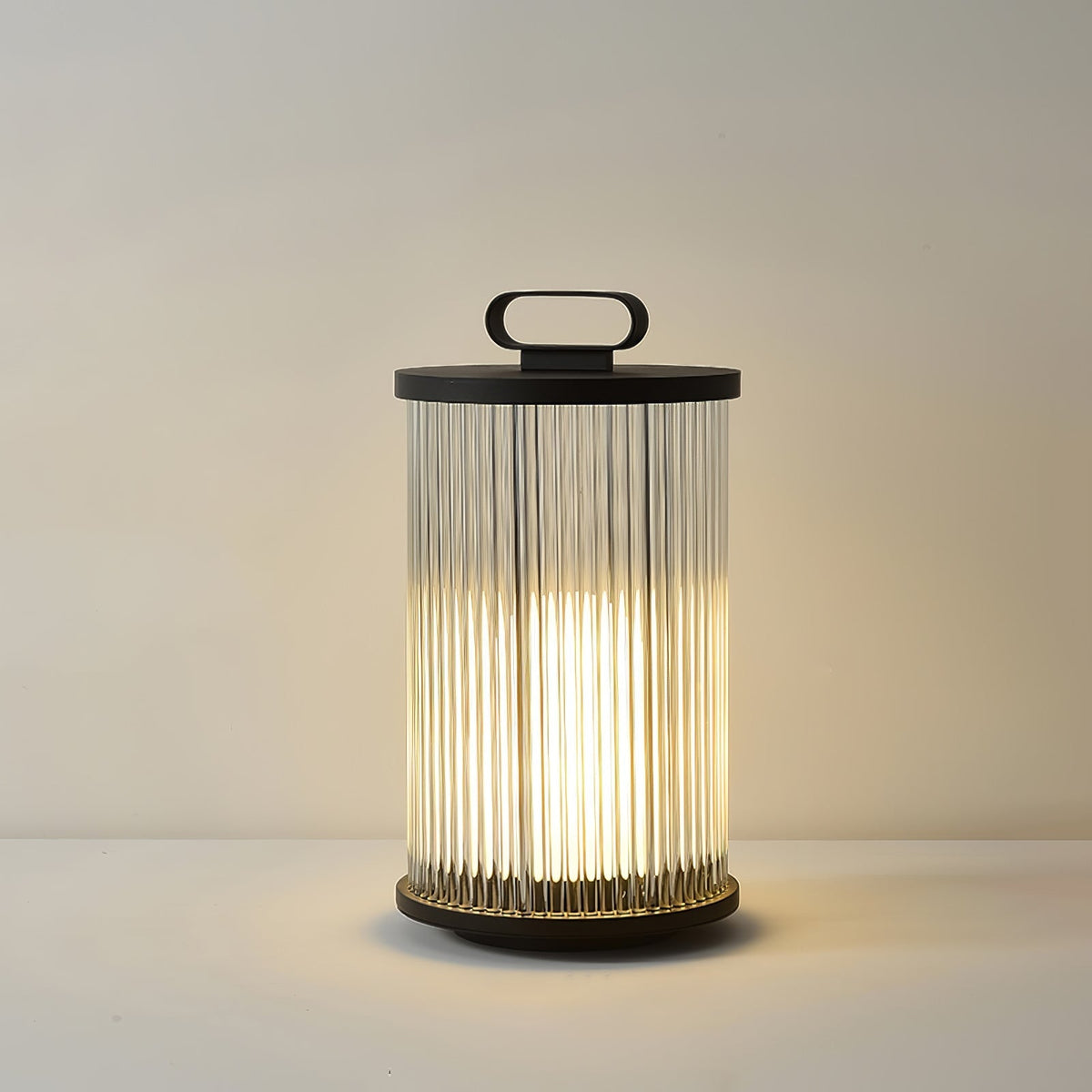 Niri Stehleuchte aus Edelstahl und Acryl im minimalistischen Stil
