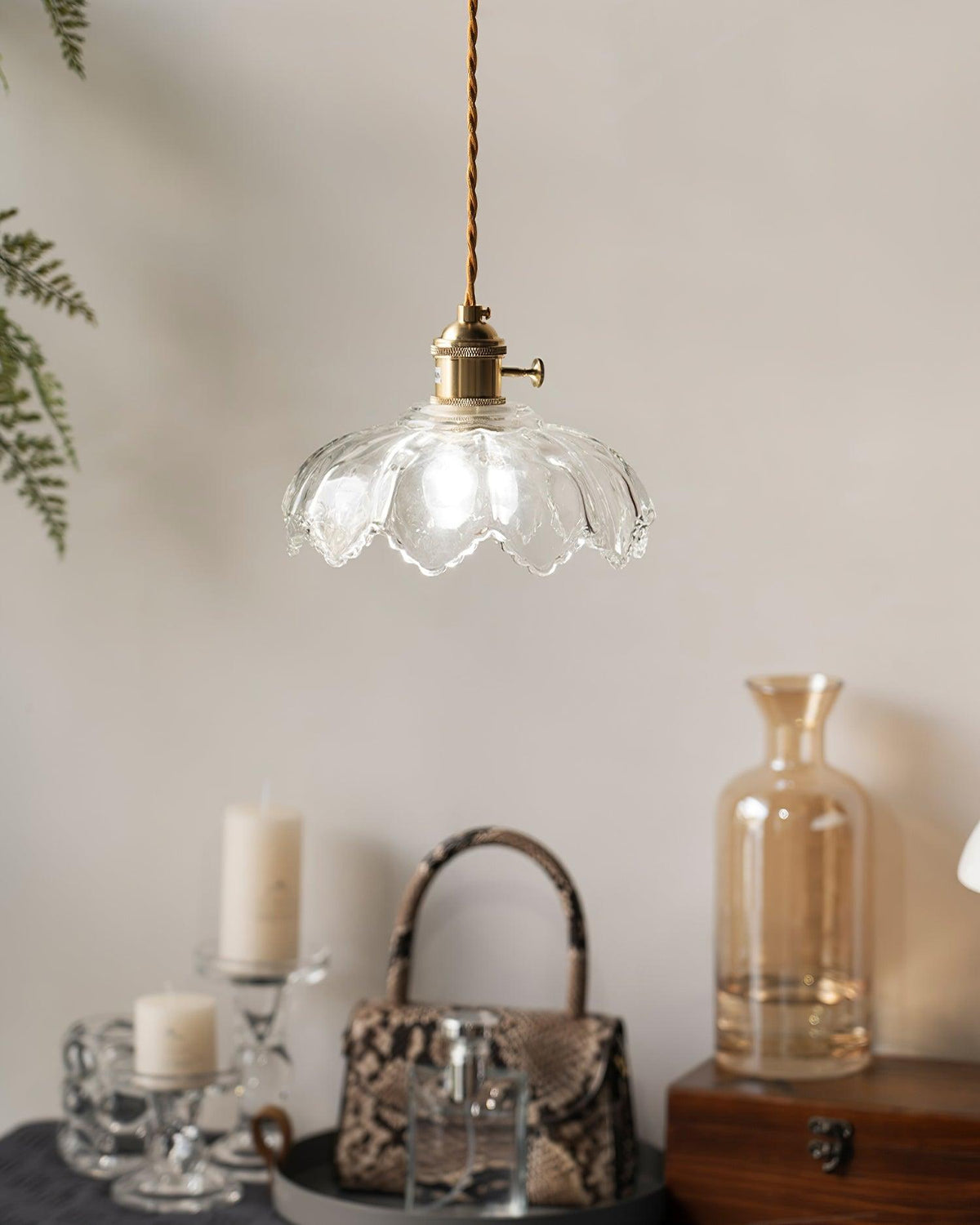 Limea Pendelleuchte aus grünem Glas in Blumenform