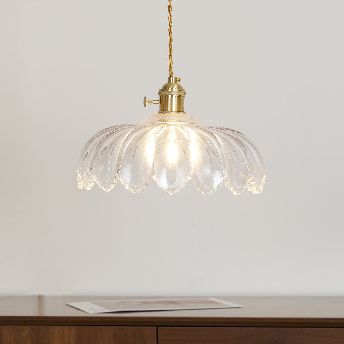 Limea Pendelleuchte aus grünem Glas in Blumenform