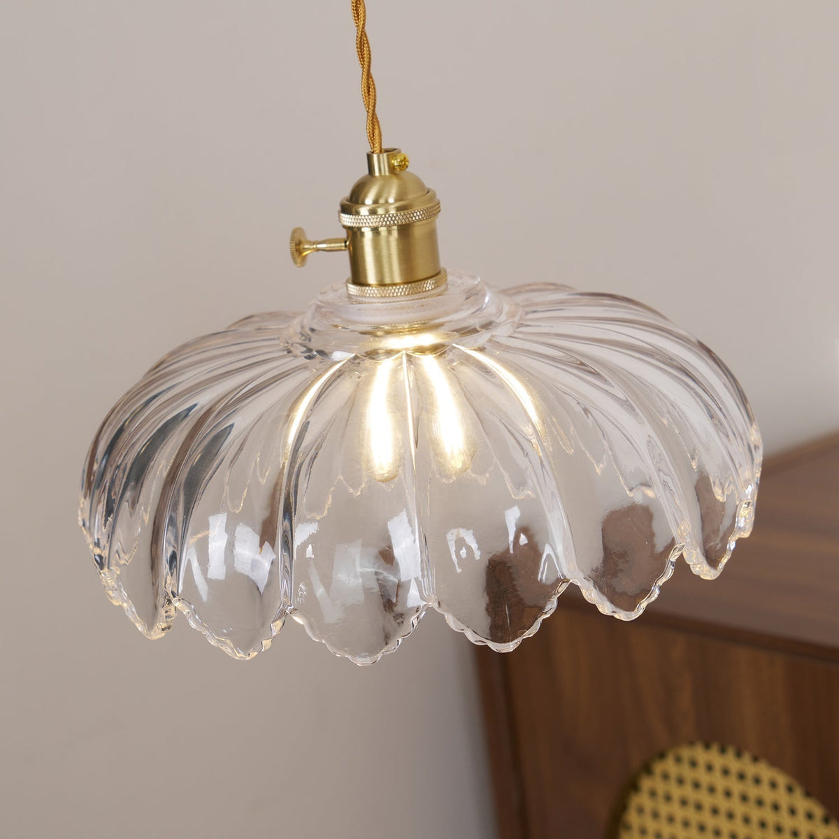 Limea Pendelleuchte aus grünem Glas in Blumenform