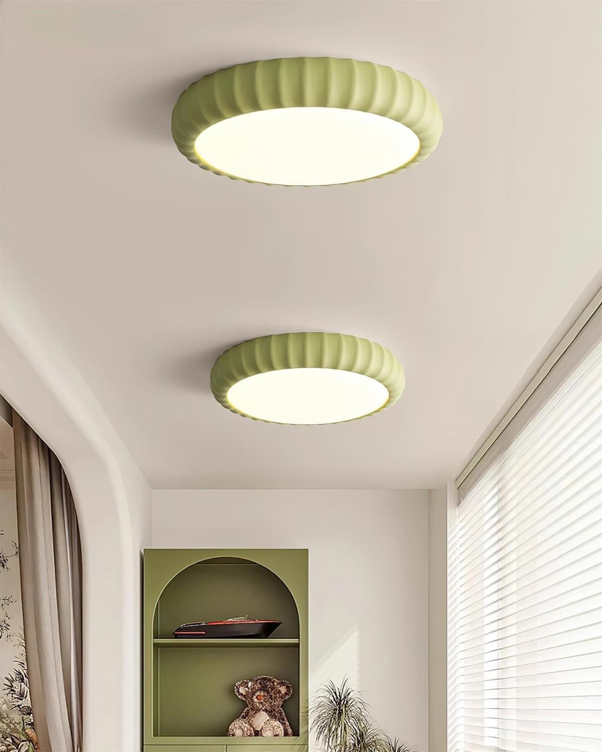 Moderne minimalistische flache Deckenleuchte aus Kunstharz in Soft Green in Grün