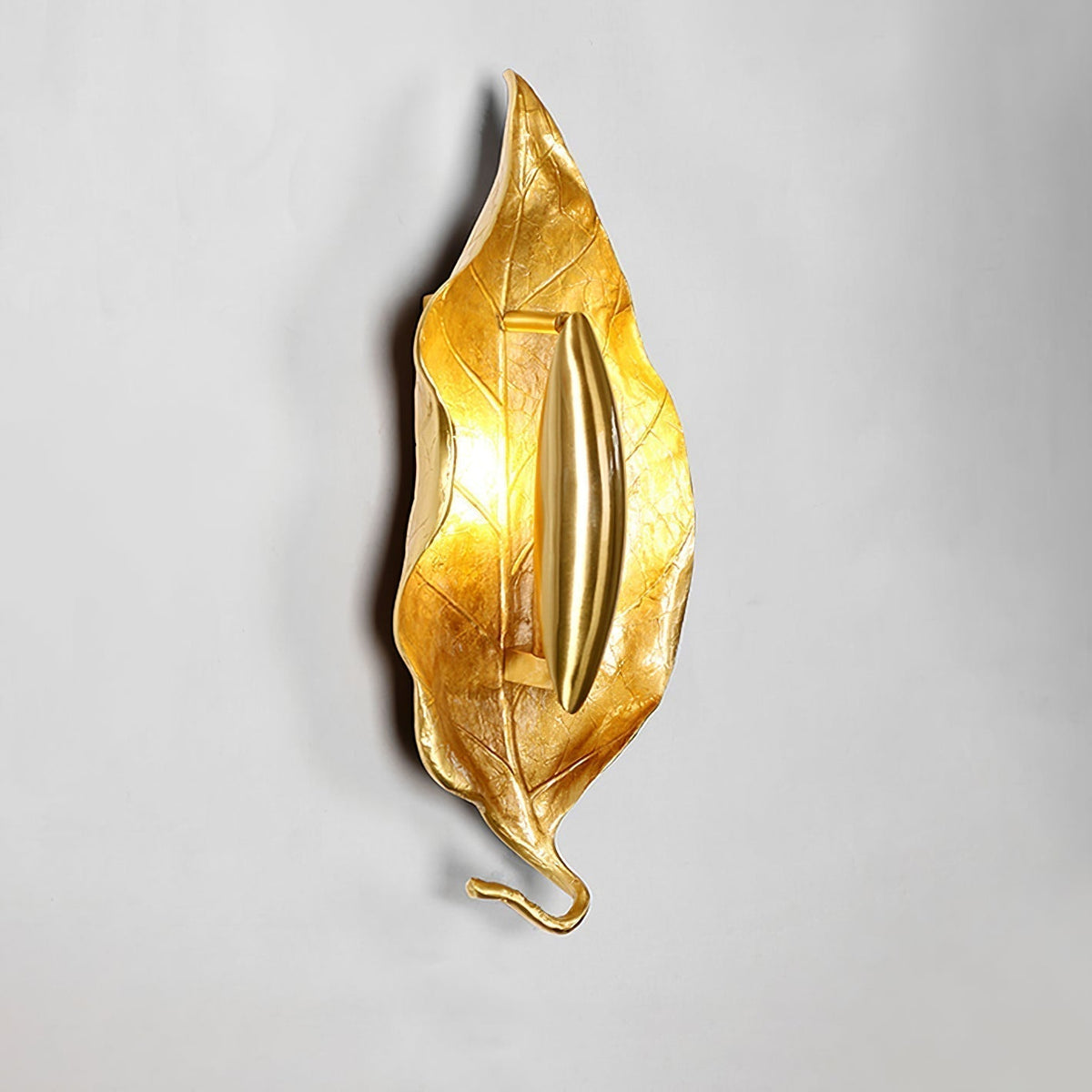 Corsel zeitgenössische Wandleuchte aus Messing mit Blattmotiv