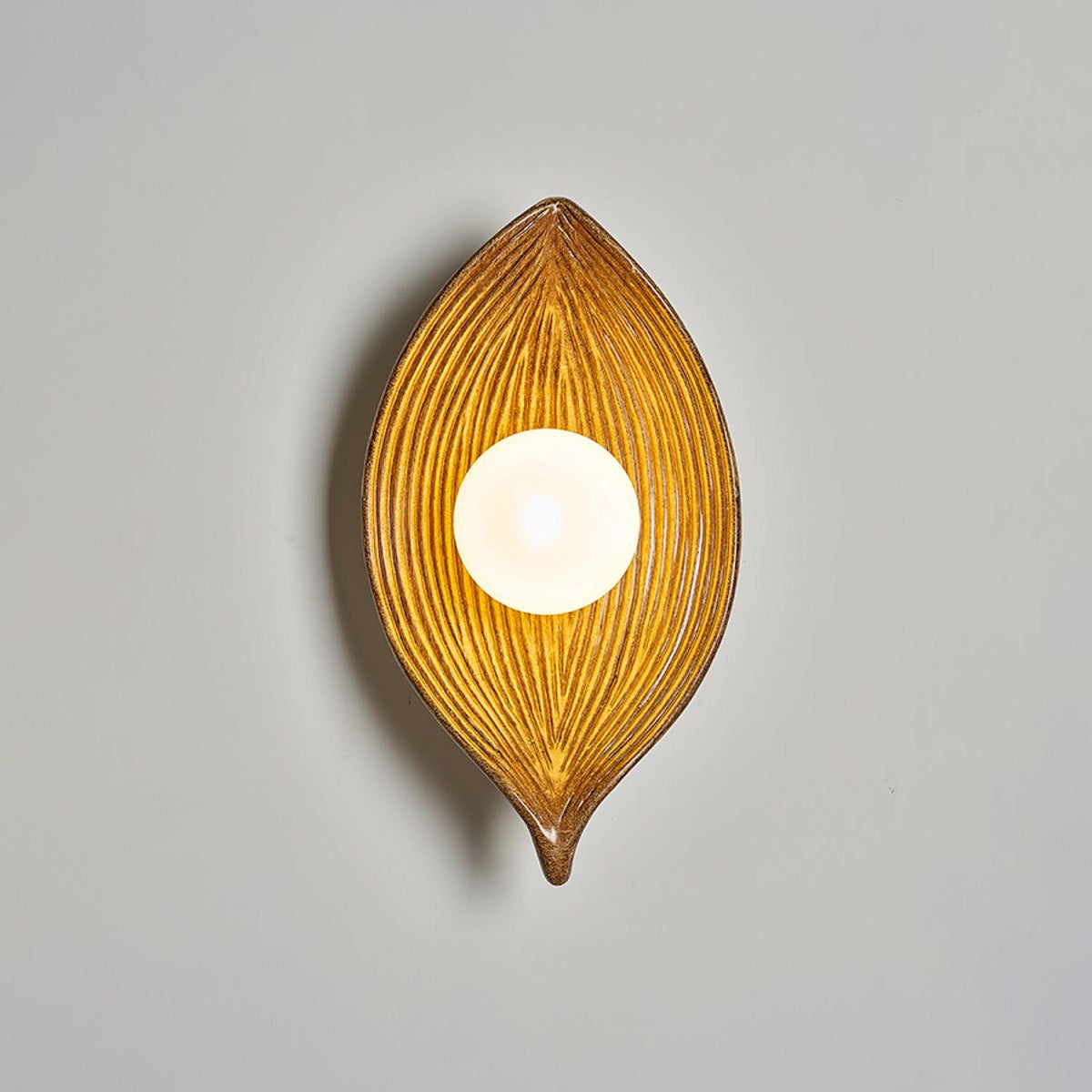 Lirixa Wandleuchte aus Kunstharz in Kieselsteinform