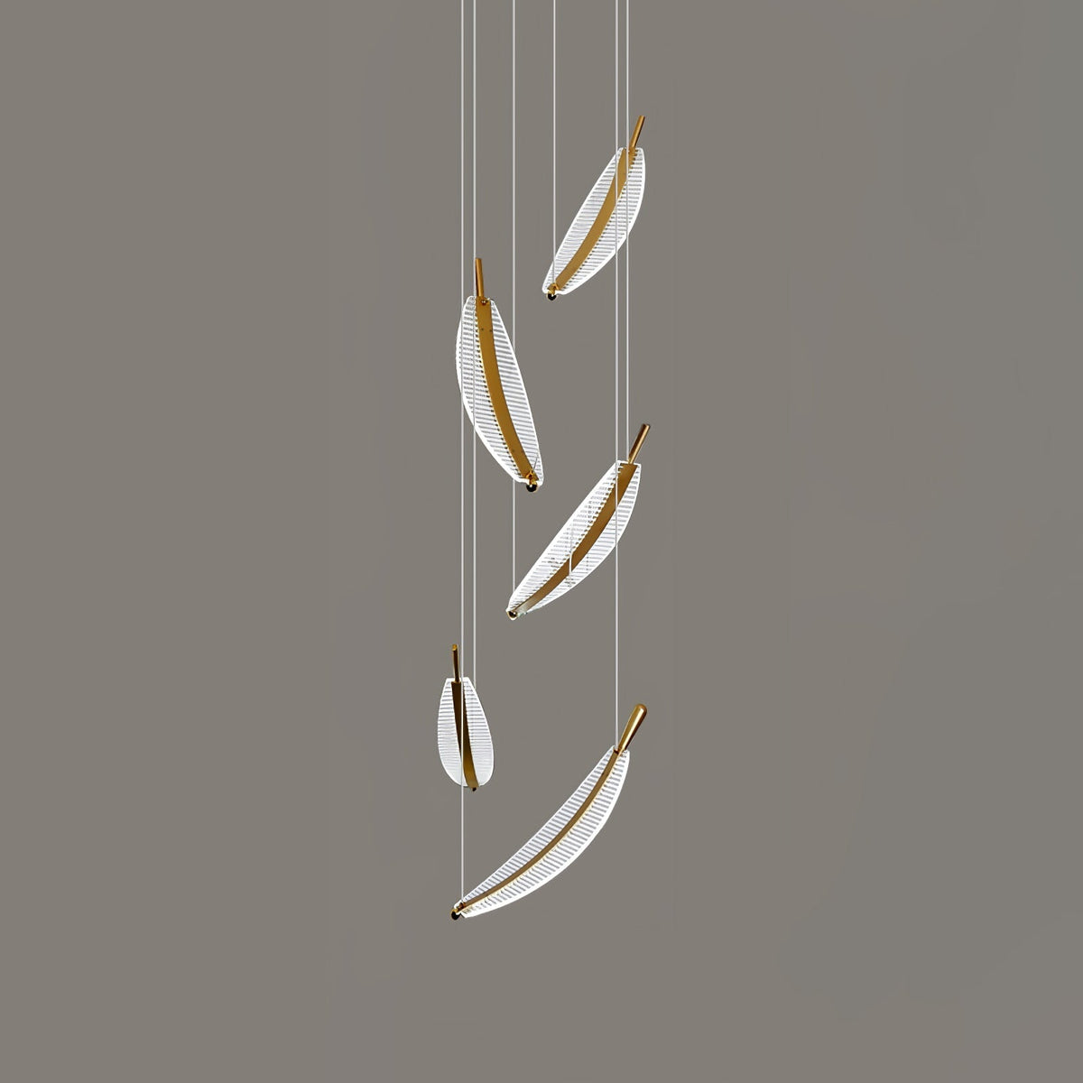 Kuo Kronleuchter aus Acryl in Gold mit zeitgenössischem Design