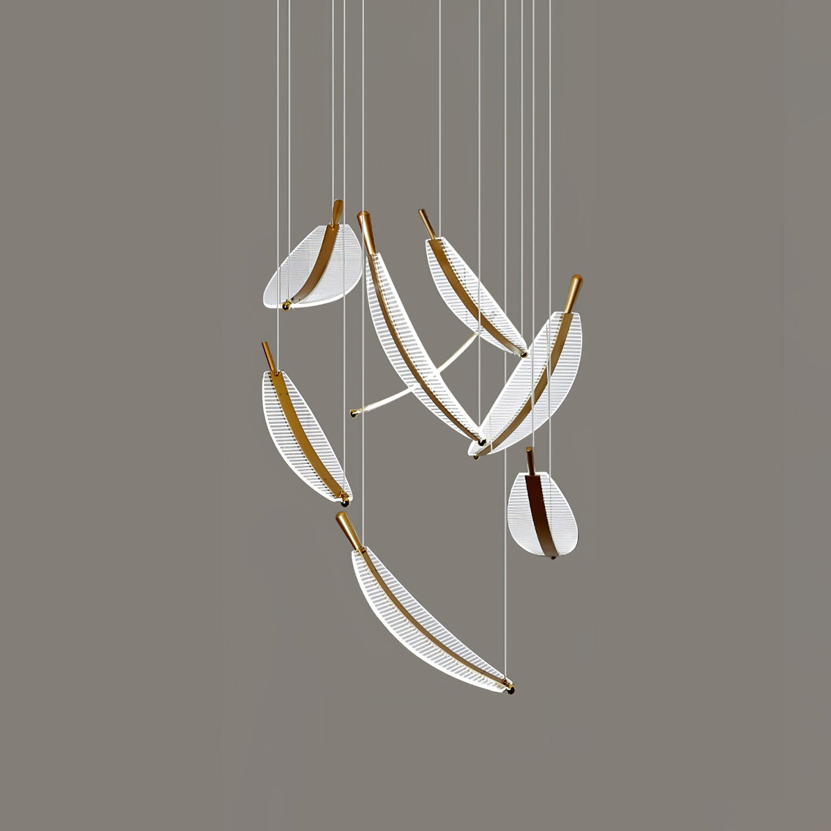 Kuo Kronleuchter aus Acryl in Gold mit zeitgenössischem Design