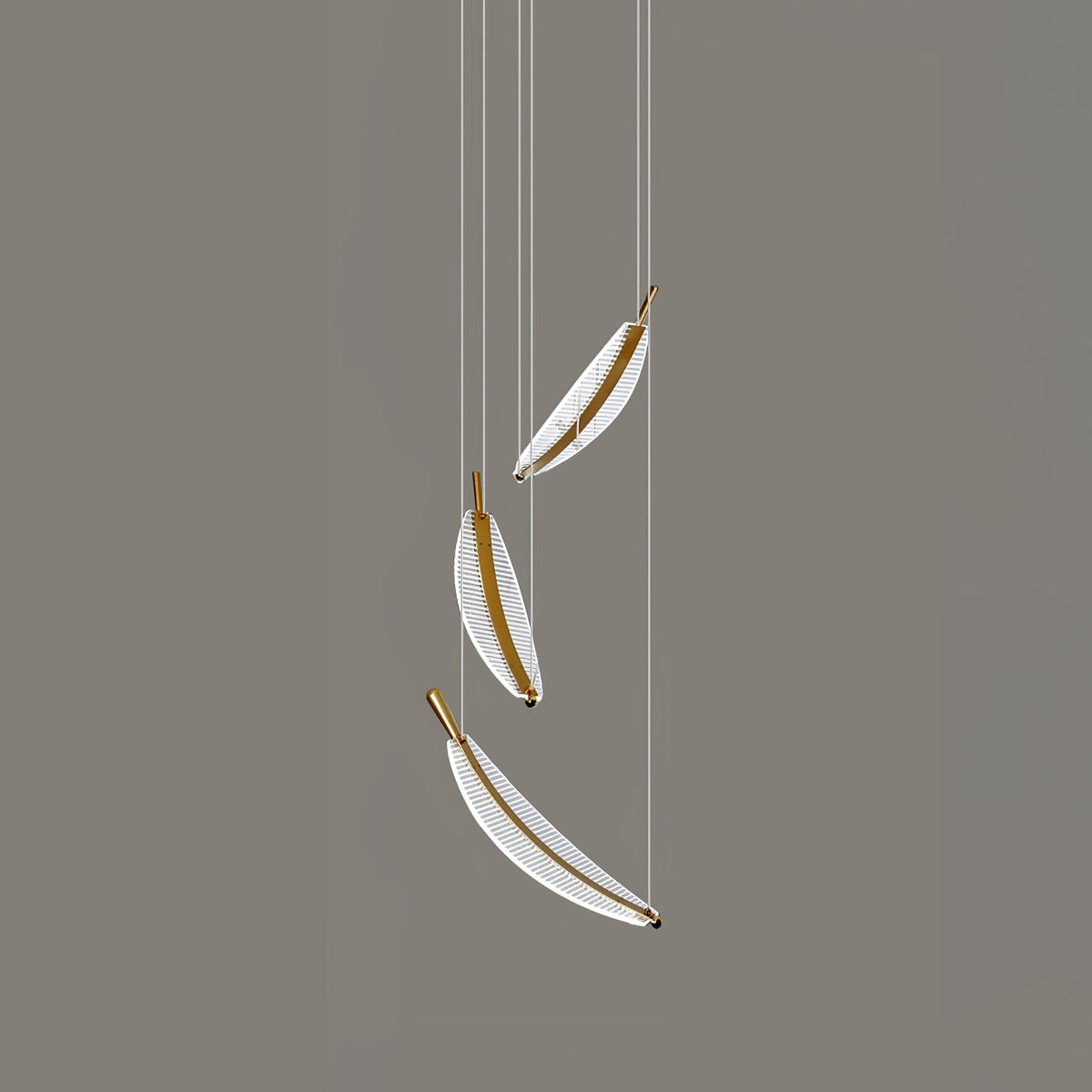 Kuo Kronleuchter aus Acryl in Gold mit zeitgenössischem Design