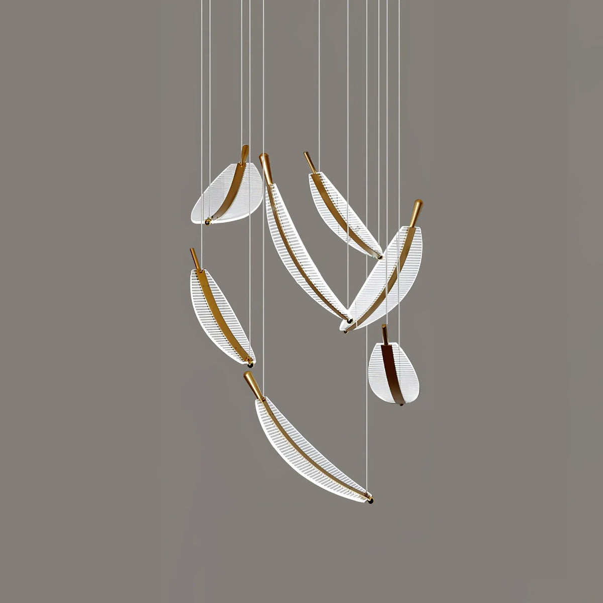 Kuo Kronleuchter aus Acryl in Gold mit zeitgenössischem Design