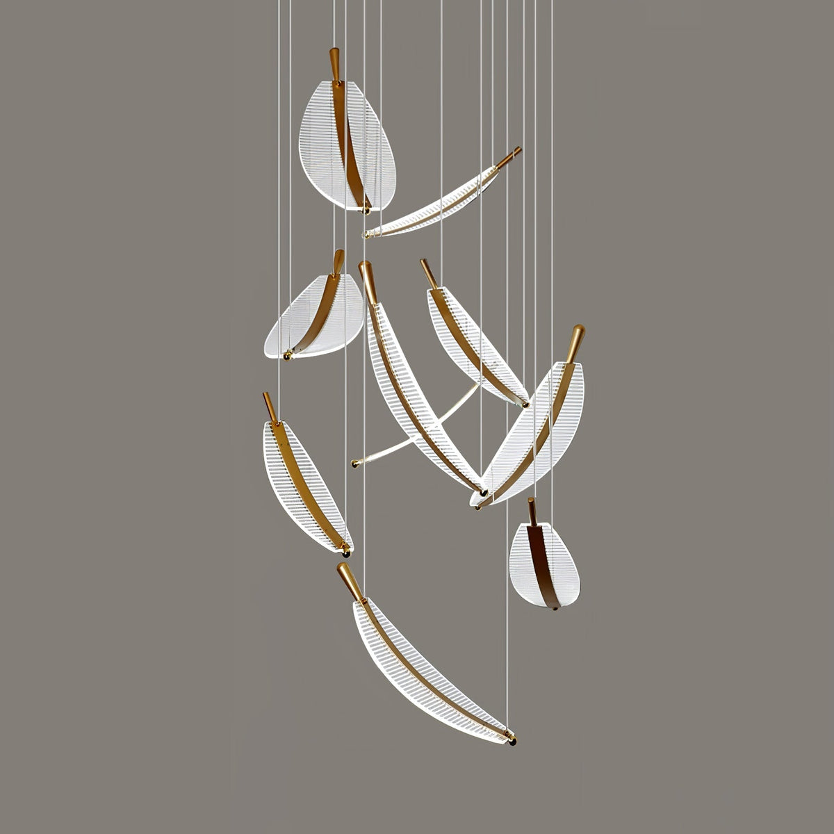 Kuo Kronleuchter aus Acryl in Gold mit zeitgenössischem Design