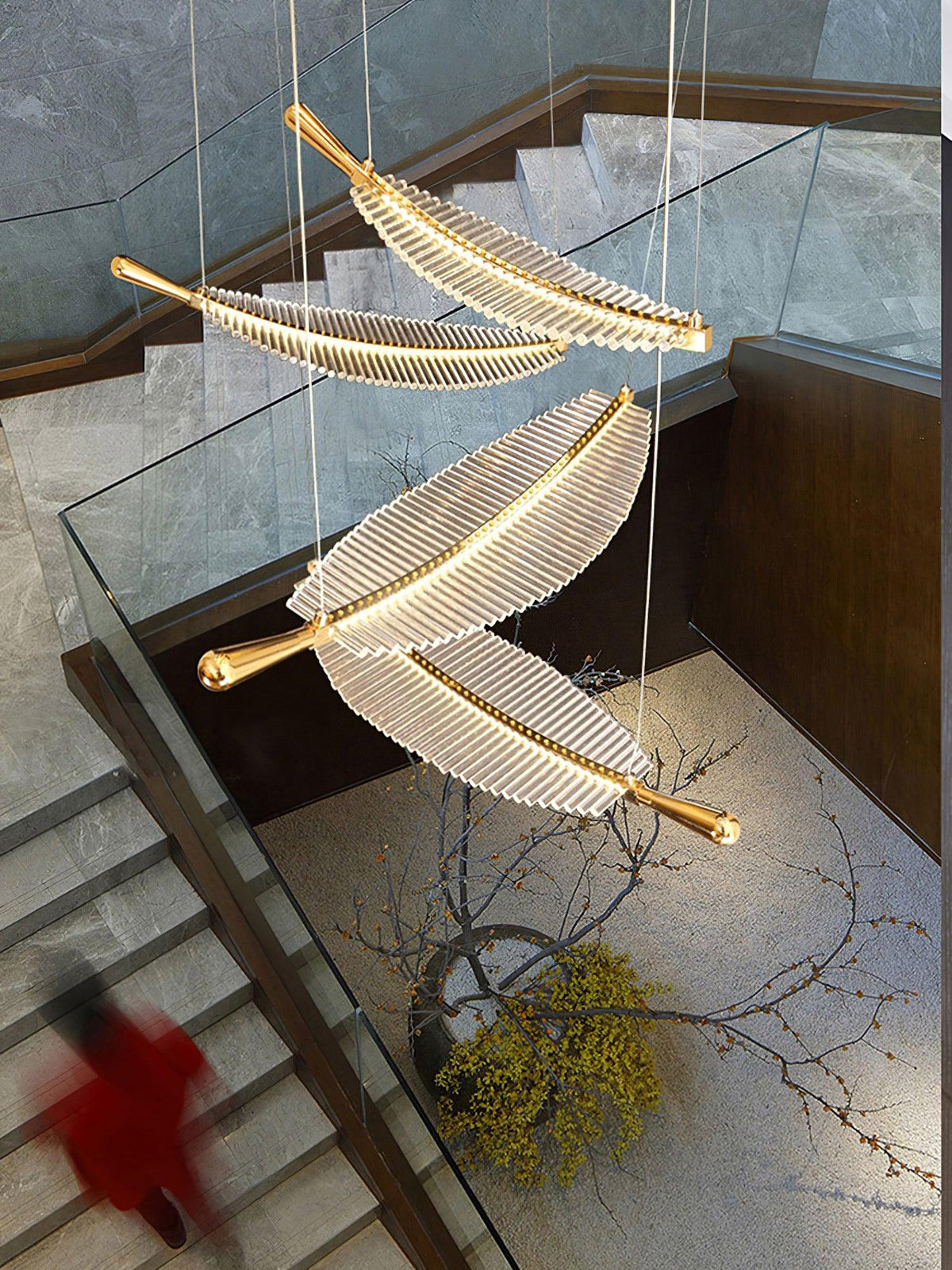 Kuo Kronleuchter aus Acryl in Gold mit zeitgenössischem Design