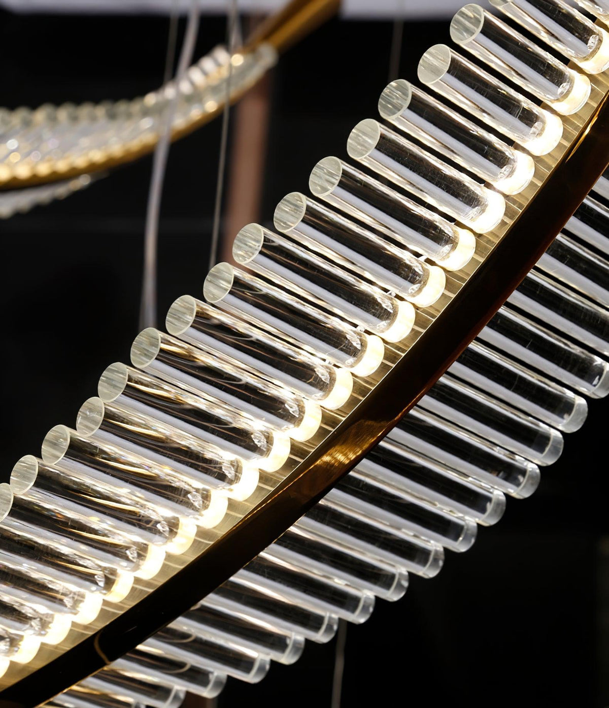 Kuo Kronleuchter aus Acryl in Gold mit zeitgenössischem Design