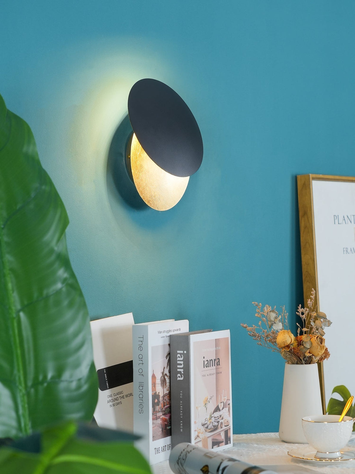 Fioris zeitgenössische minimalistische Kunst-Wandleuchte