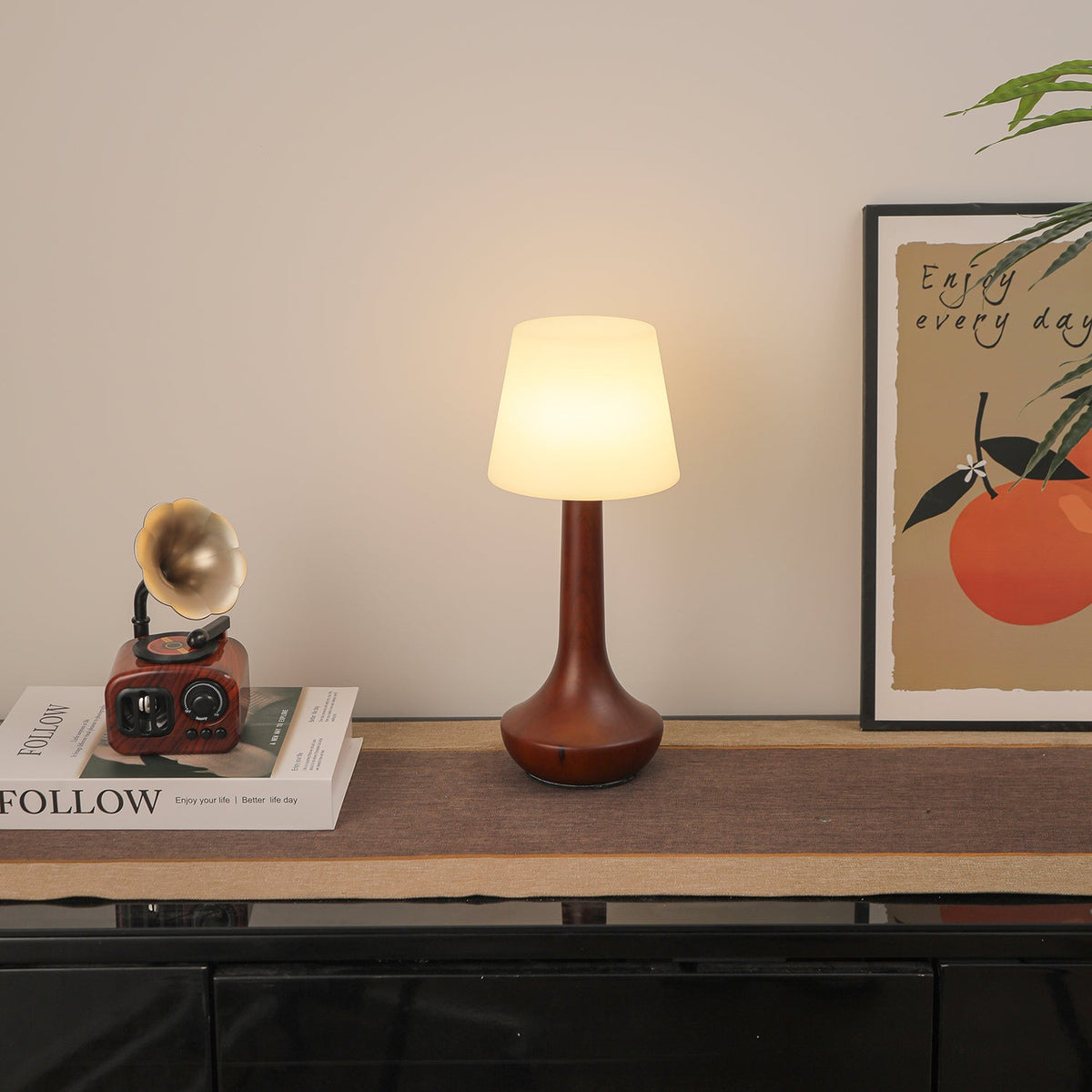 Bello Tischlampe aus Holz im Retro-Stil