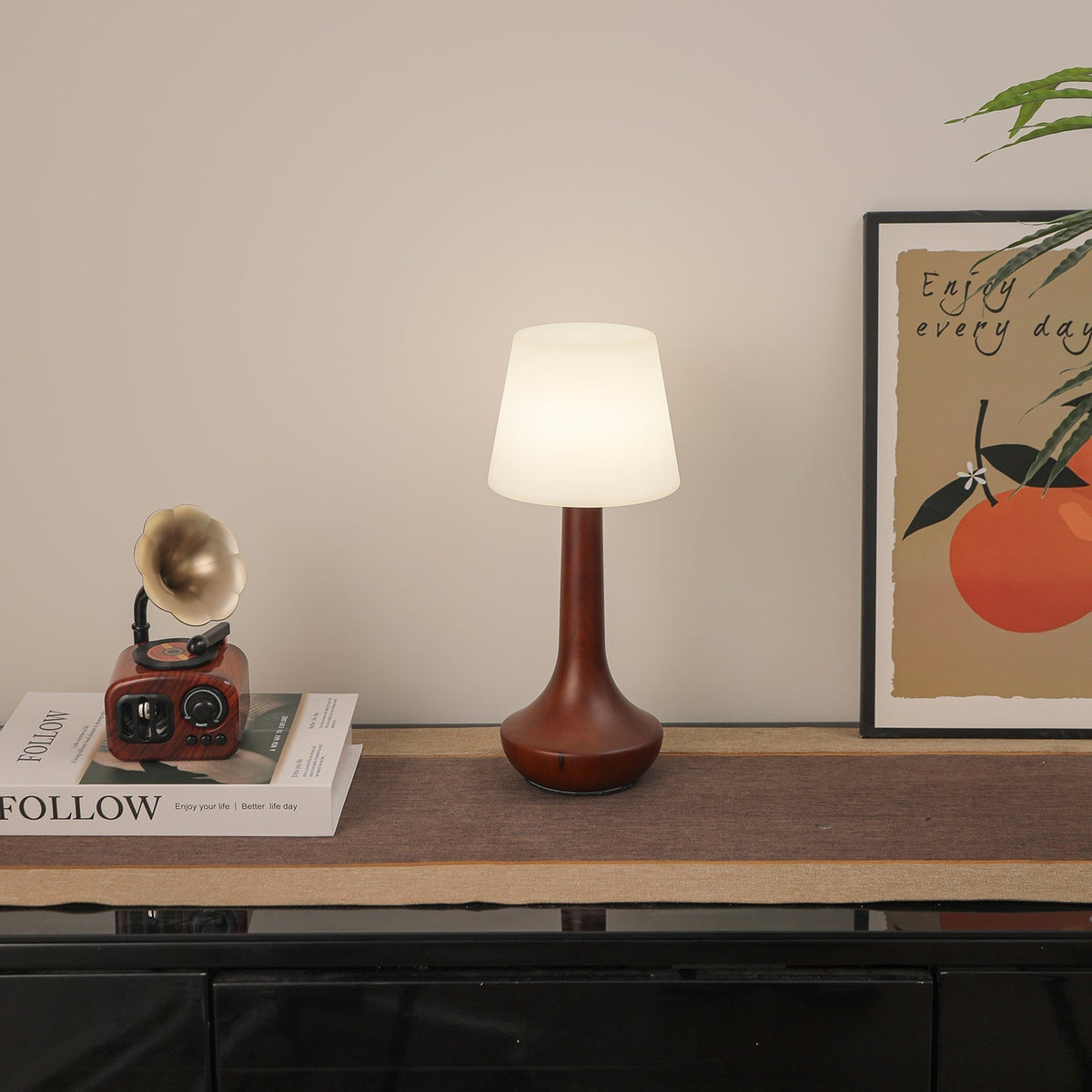 Bello Tischlampe aus Holz im Retro-Stil