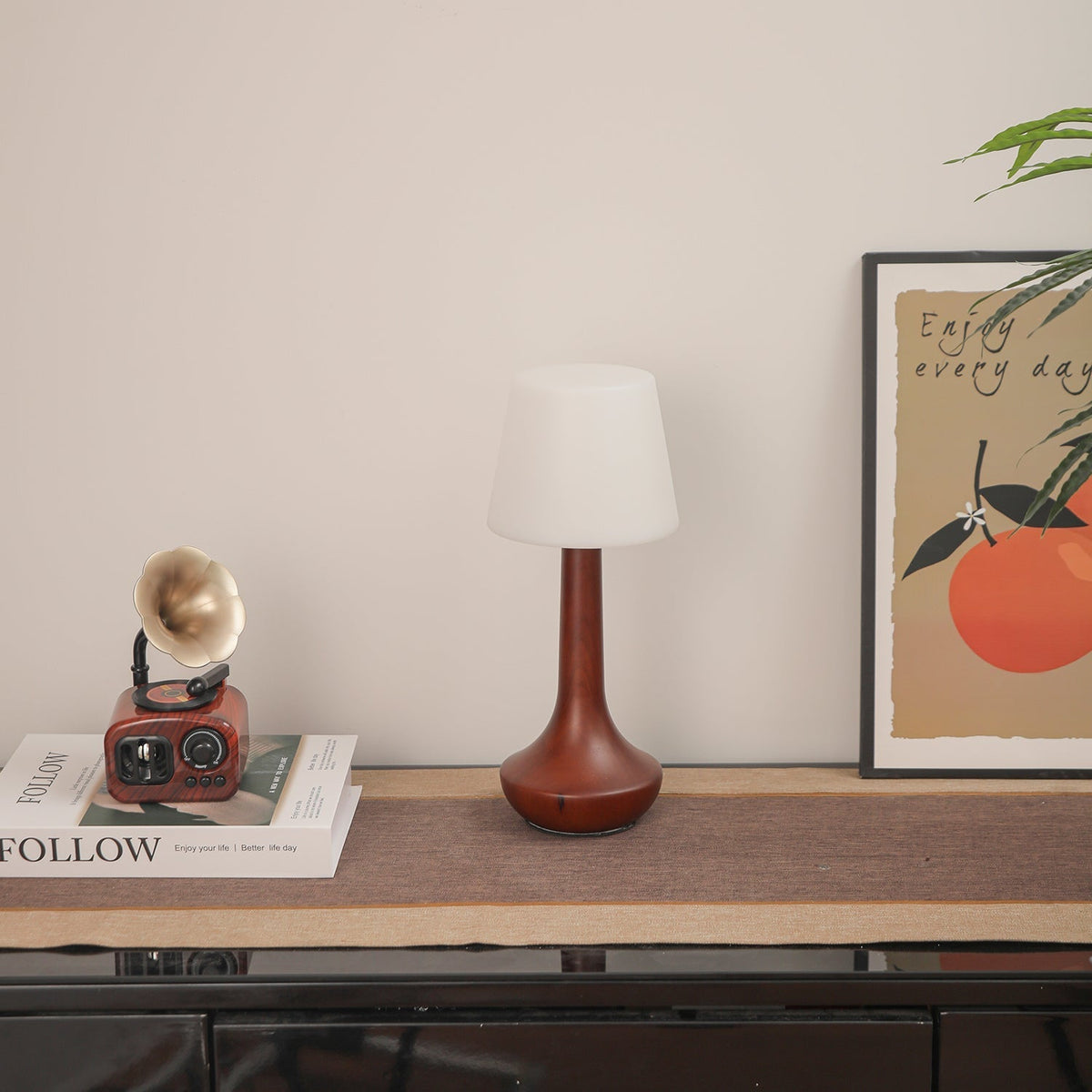 Bello Tischlampe aus Holz im Retro-Stil