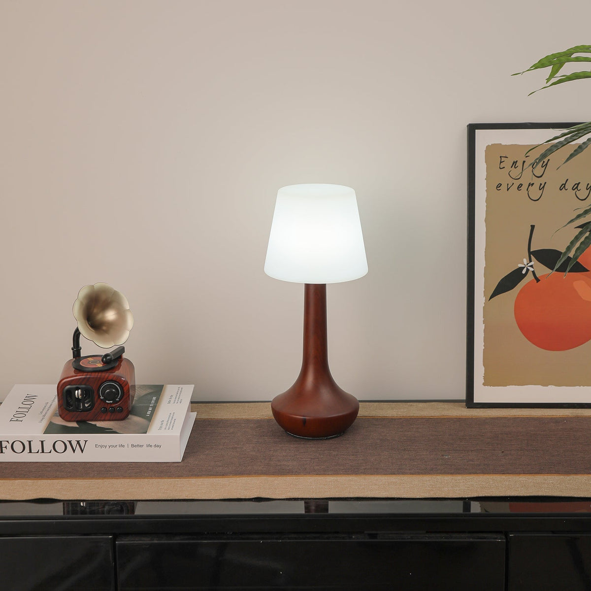 Bello Tischlampe aus Holz im Retro-Stil