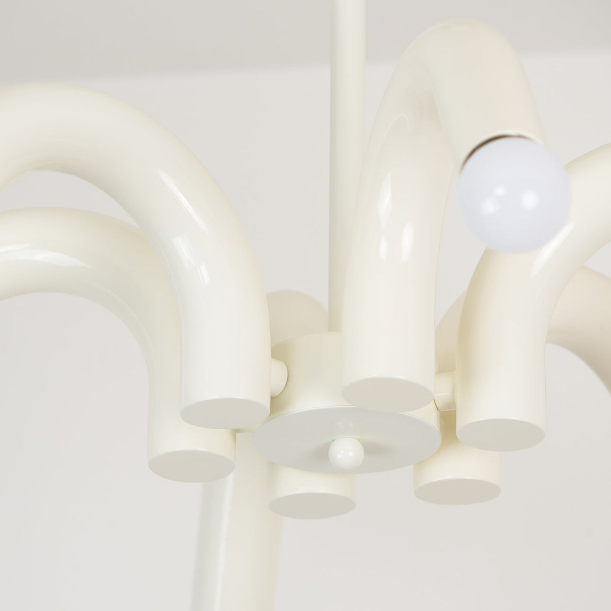 Fivelle Kronleuchter in Creme mit mehreren Armen im zeitgenössischen Stil