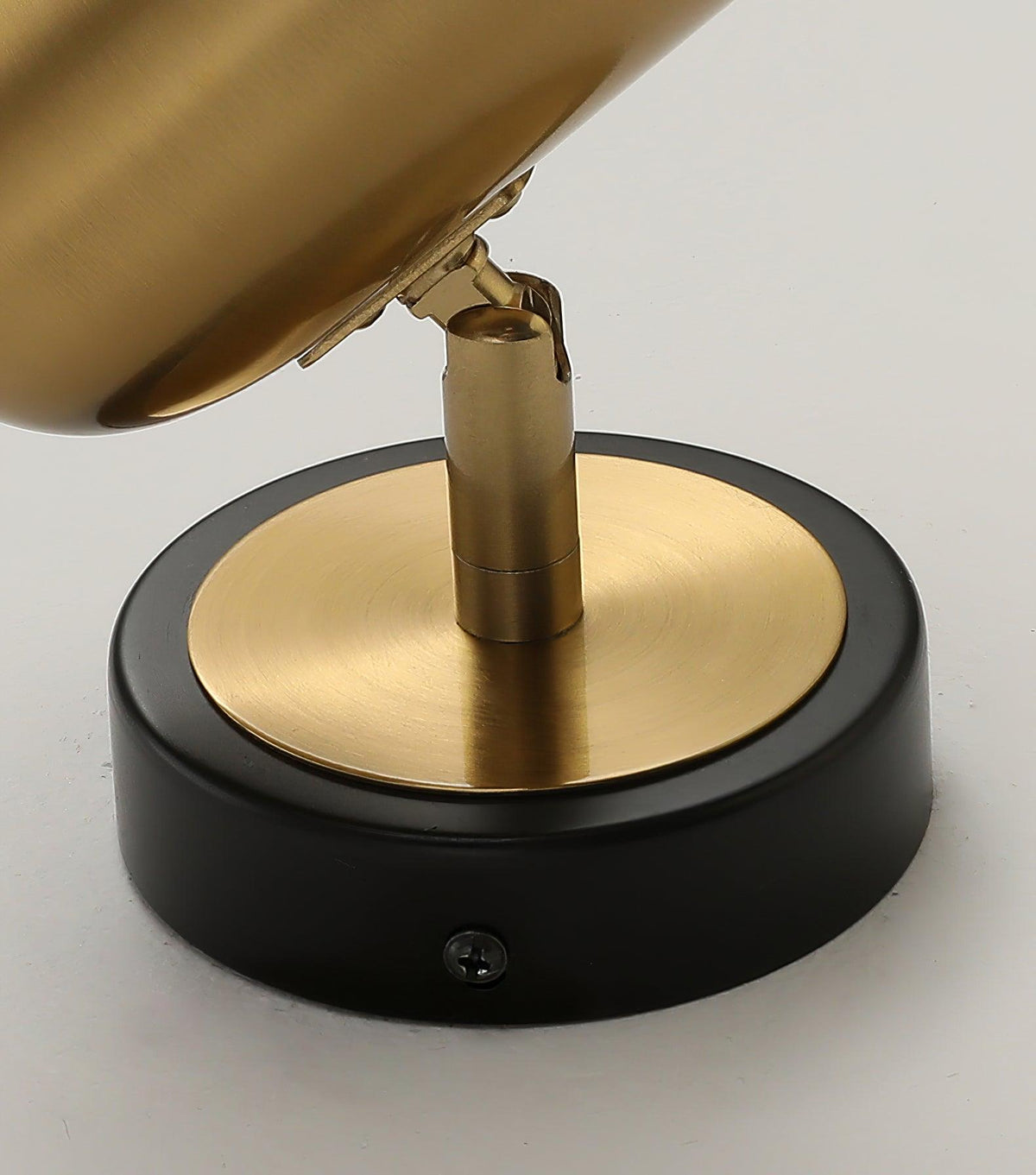 Oriaira zeitgenössische minimalistische Gold-Wandleuchte