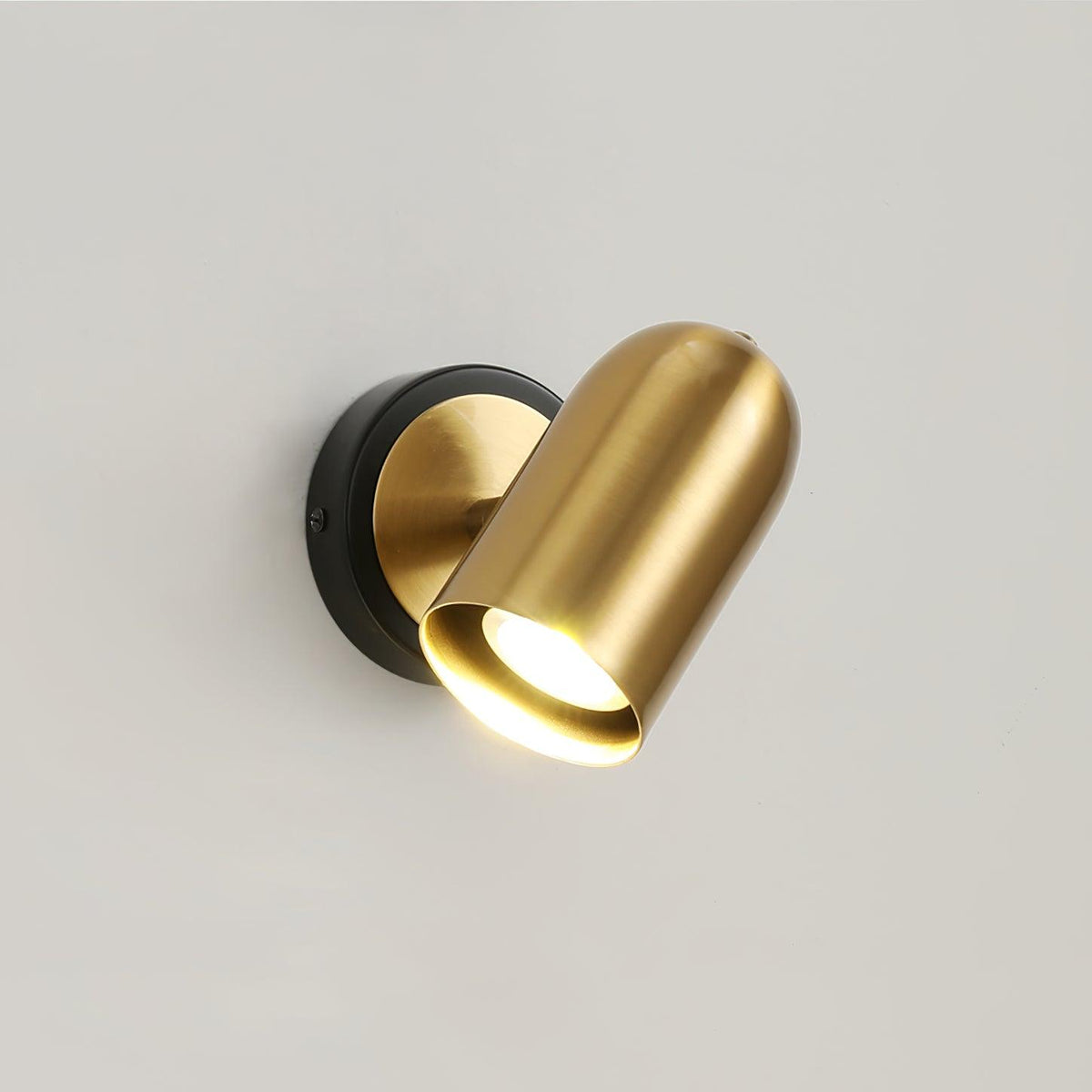 Oriaira zeitgenössische minimalistische Gold-Wandleuchte