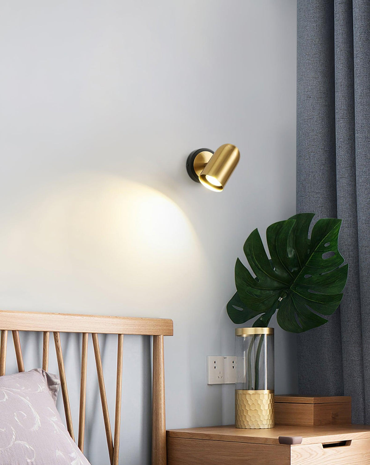 Oriaira zeitgenössische minimalistische Gold-Wandleuchte