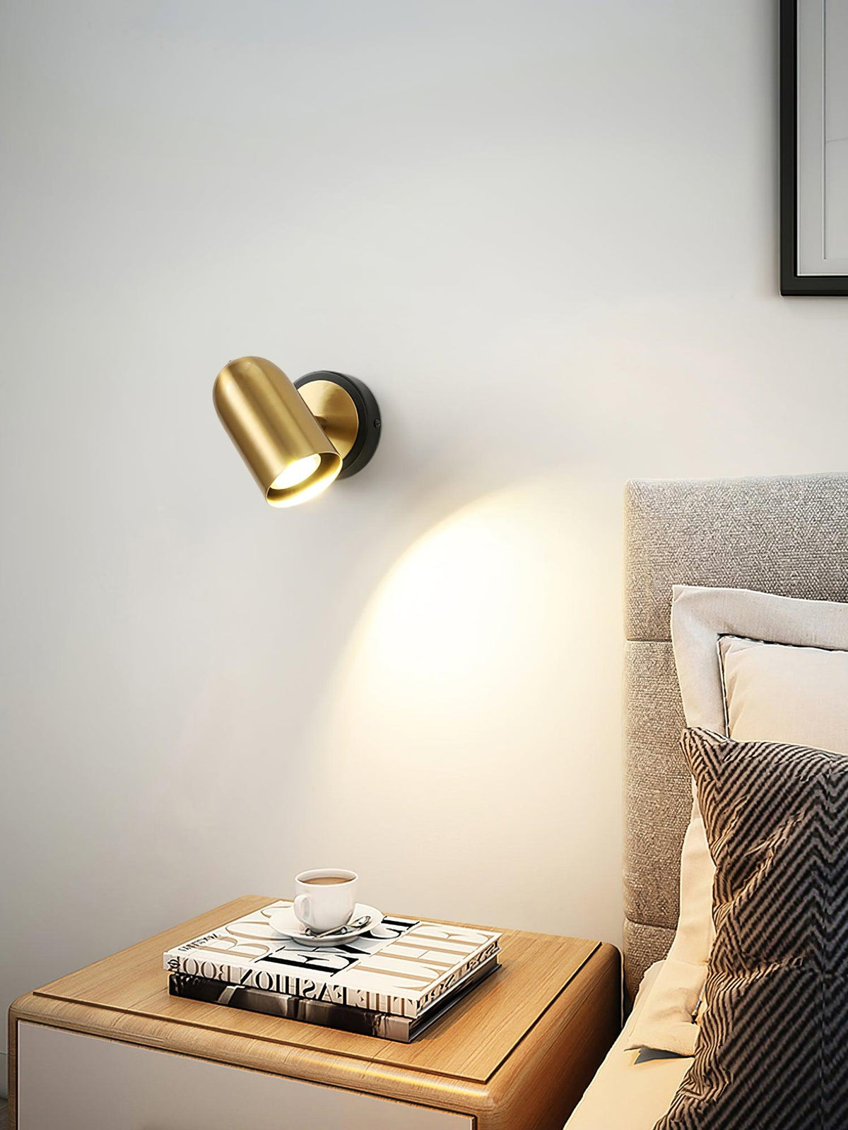 Oriaira zeitgenössische minimalistische Gold-Wandleuchte