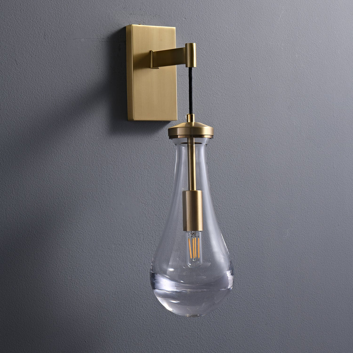 Lyshaos zeitgenössische minimalistische Messing-Glas-Wandleuchte