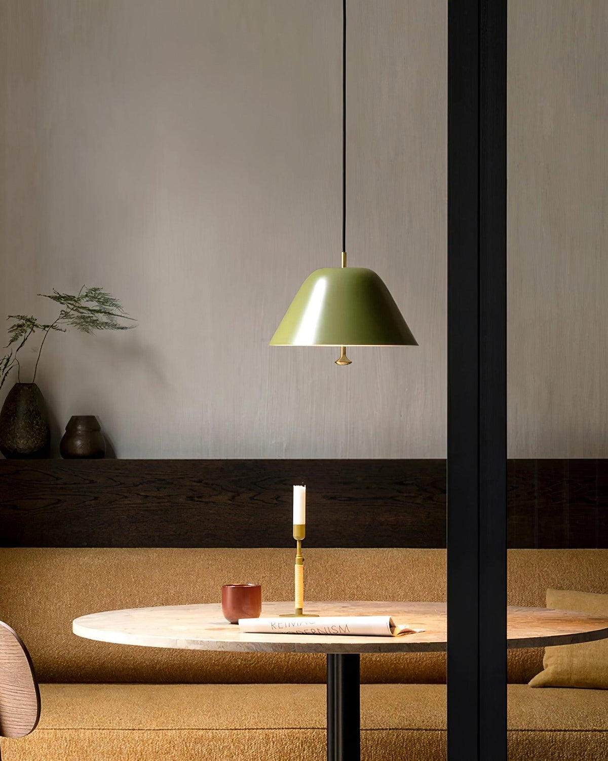 Moderne Pendelleuchte mit Metall-Lampenschirm in Grün und Weiß minimalistisch