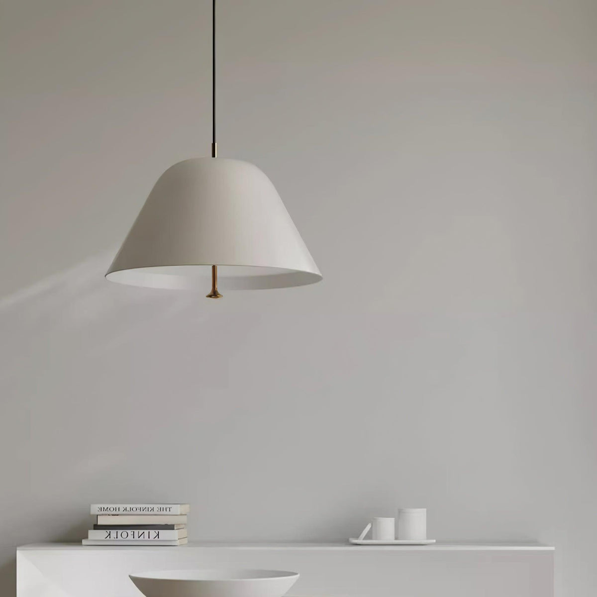 Moderne Pendelleuchte mit Metall-Lampenschirm in Grün und Weiß minimalistisch