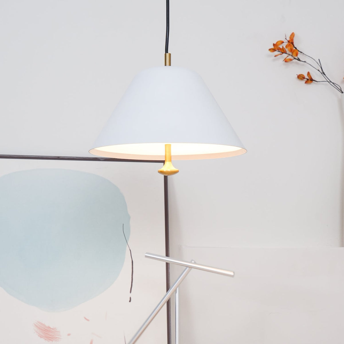 Moderne Pendelleuchte mit Metall-Lampenschirm in Grün und Weiß minimalistisch