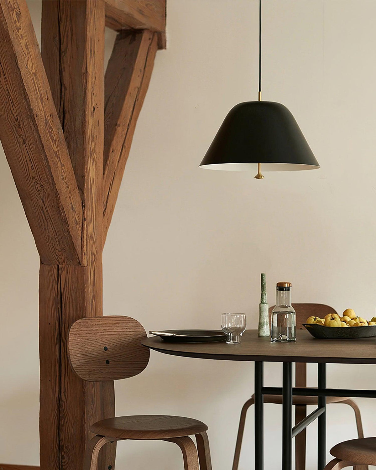 Moderne Pendelleuchte mit Metall-Lampenschirm in Grün und Weiß minimalistisch