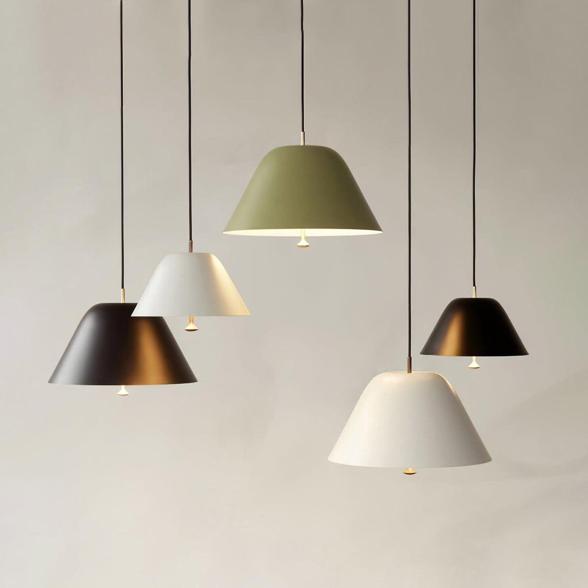 Evir Pendelleuchte Glockenform Glas Messing Minimalistisch