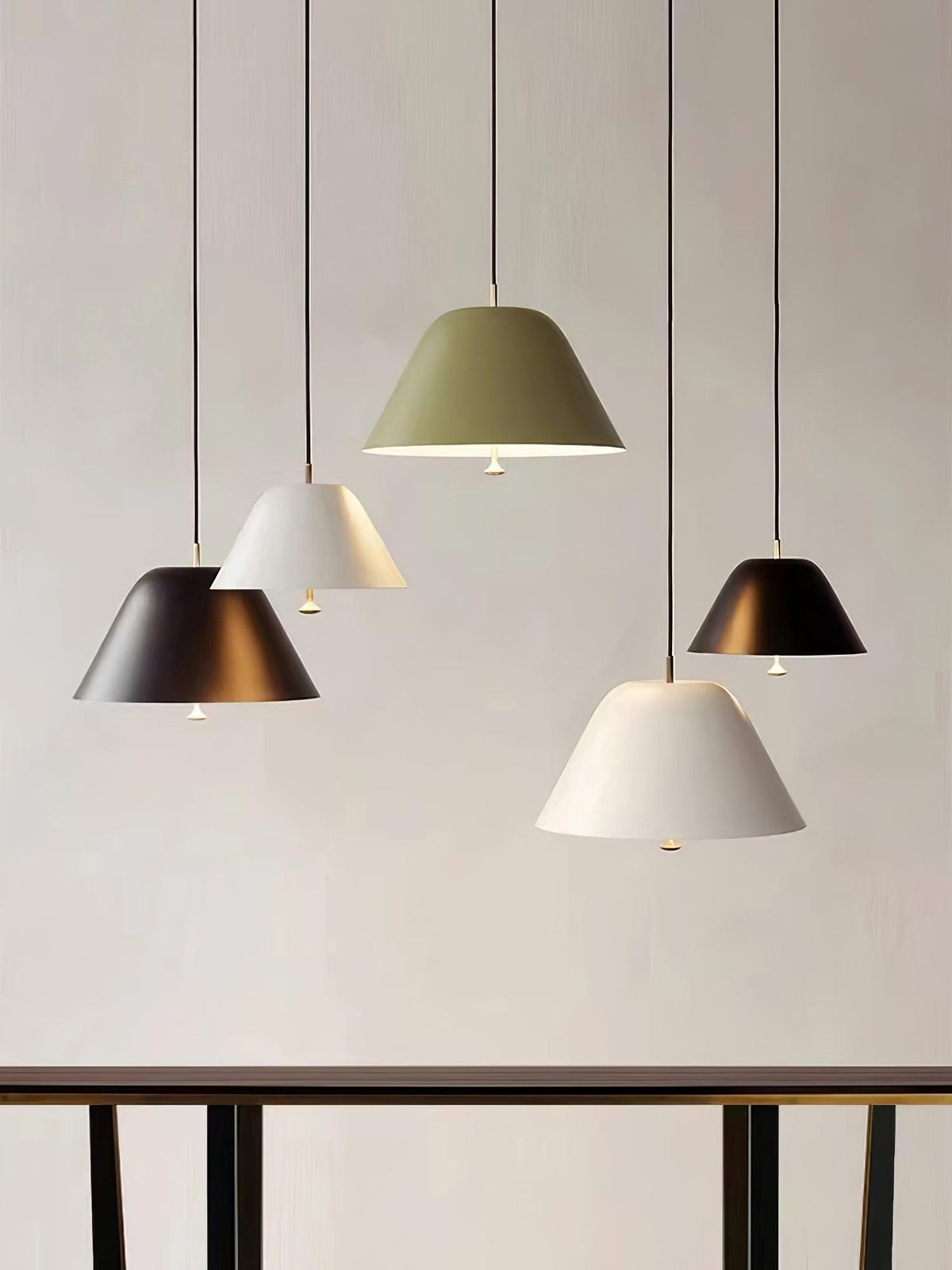 Evir Pendelleuchte Glockenform Glas Messing Minimalistisch