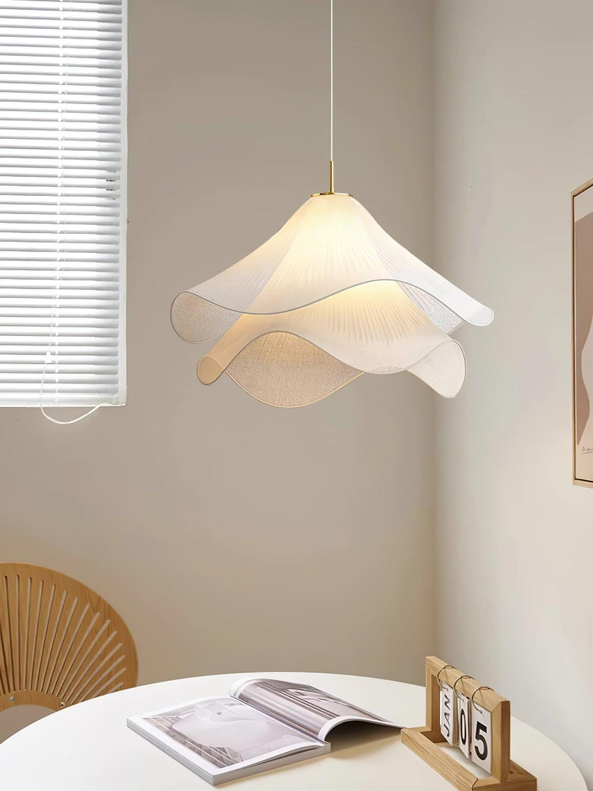 Evanel Pendelleuchte aus Stoff im künstlerischen Design