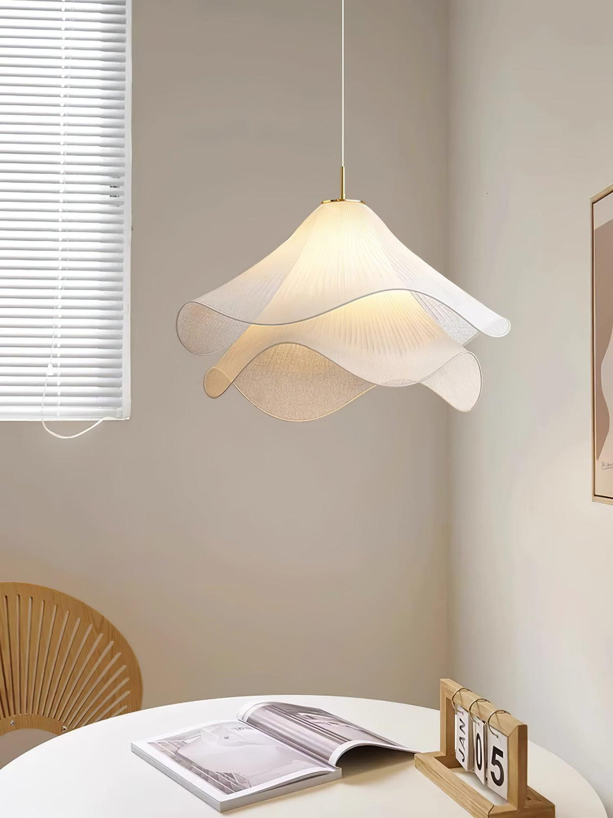 Evanel Pendelleuchte aus Stoff im künstlerischen Design