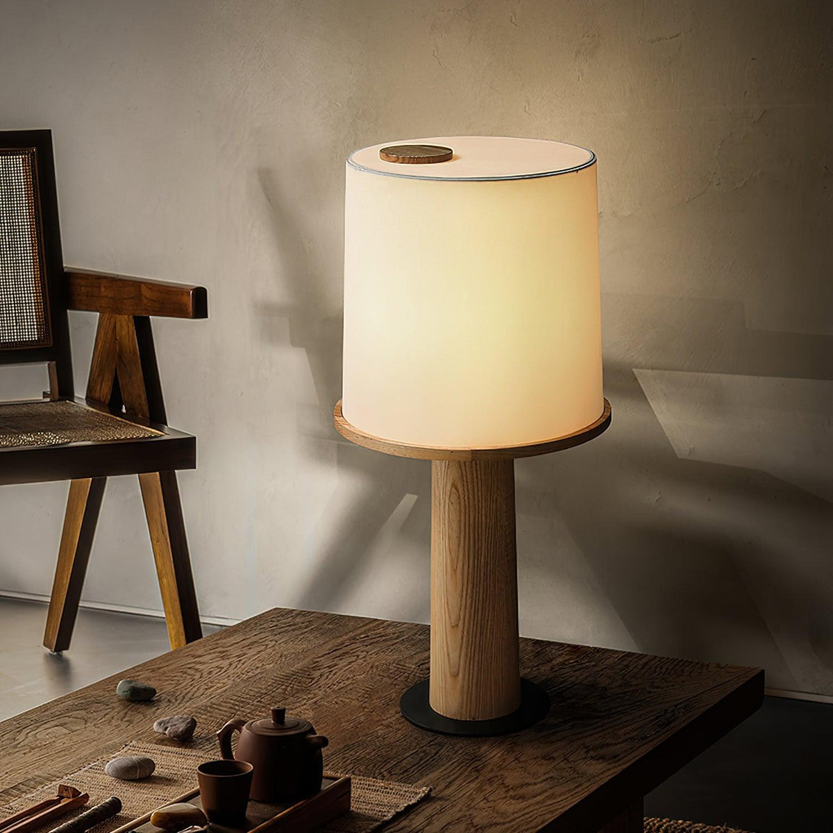 Jennifer Tischleuchte aus Holz im modernen Stil