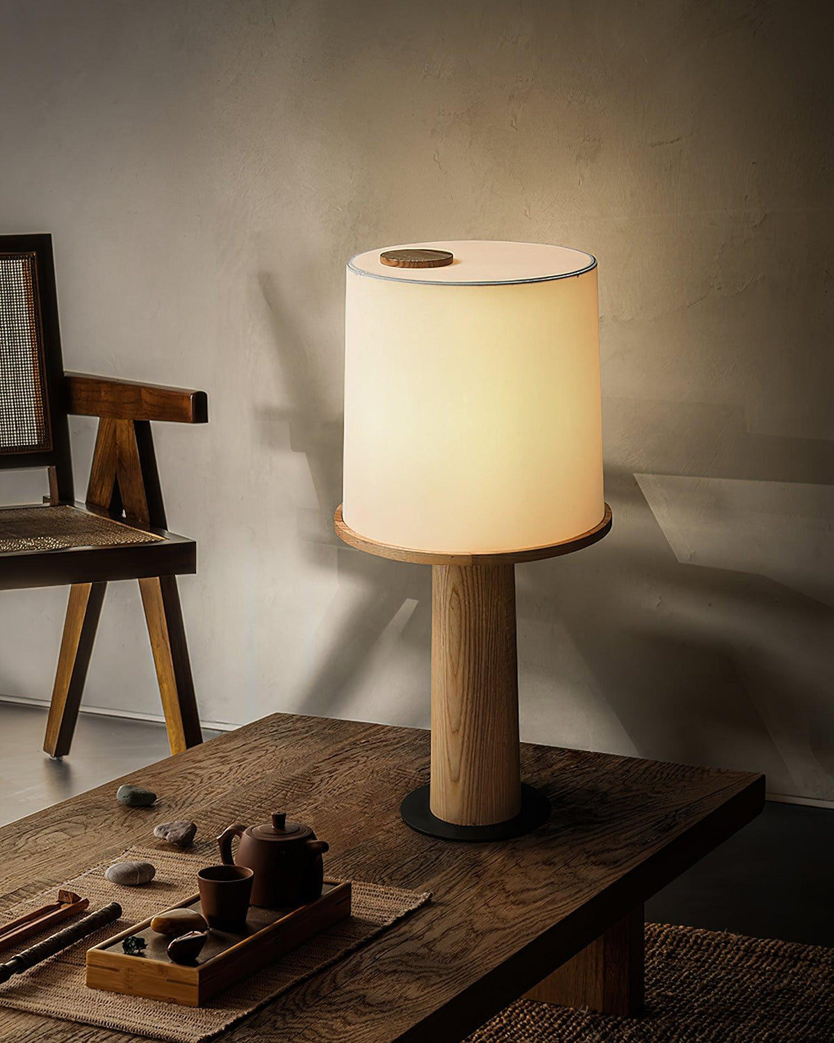 Jennifer Tischleuchte aus Holz im modernen Stil