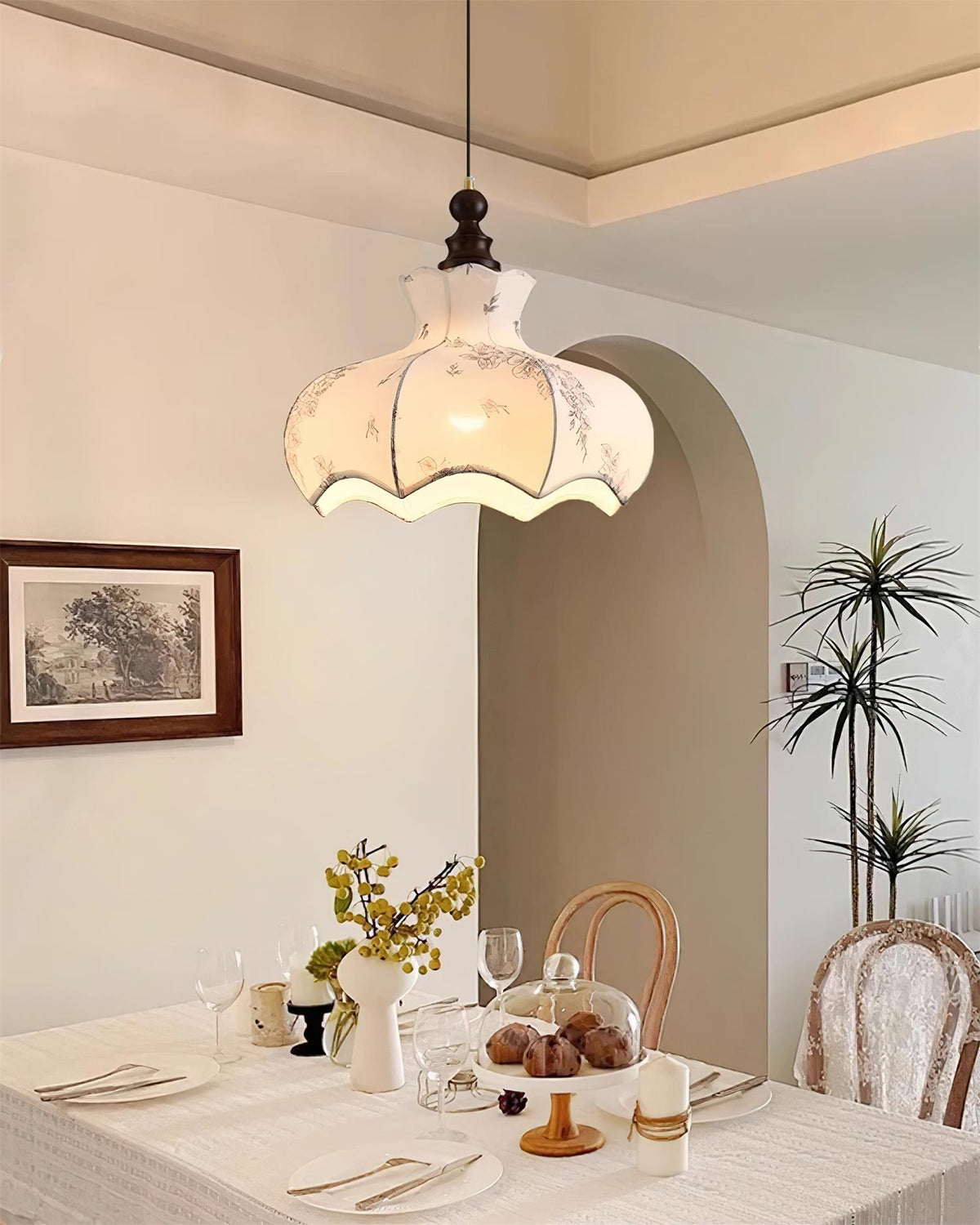 Vintage-Pendelleuchte aus Metall und Holz mit Stoffblume, elegant