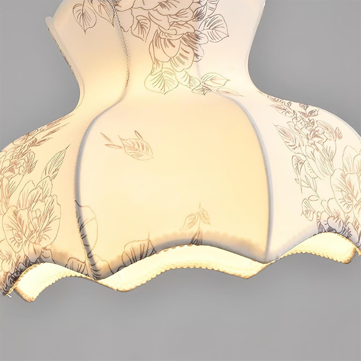Vintage-Pendelleuchte aus Metall und Holz mit Stoffblume, elegant