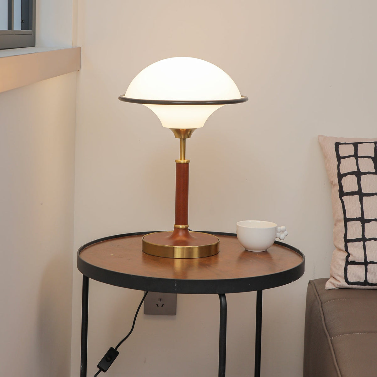 Solstic Tischlampe im Mid-Century-Stil aus Holz